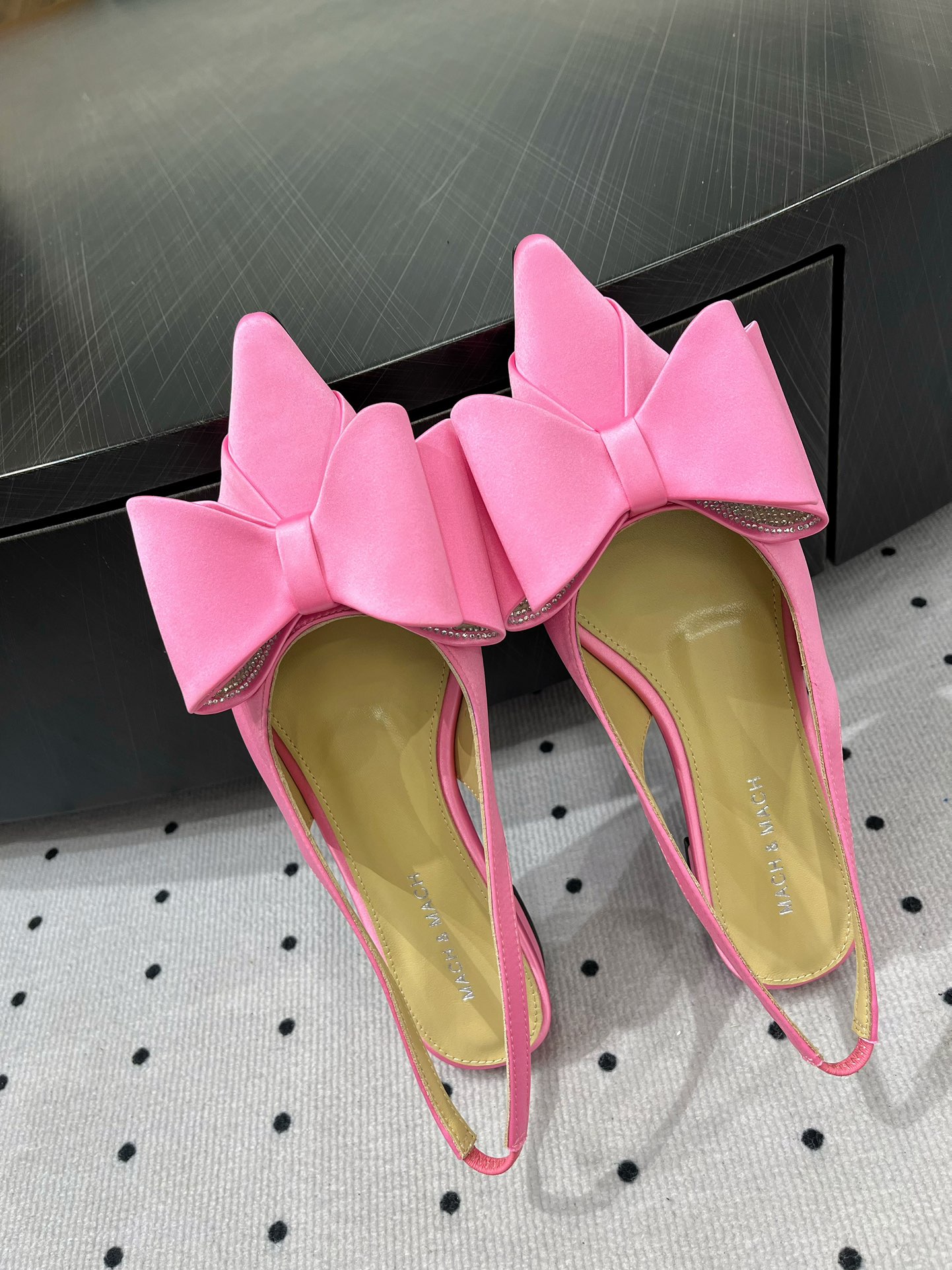 MACH & MACH Pink Silk Slingback Pointed-toe Pumps with Bow Detail 9 i1733296027 9341 7