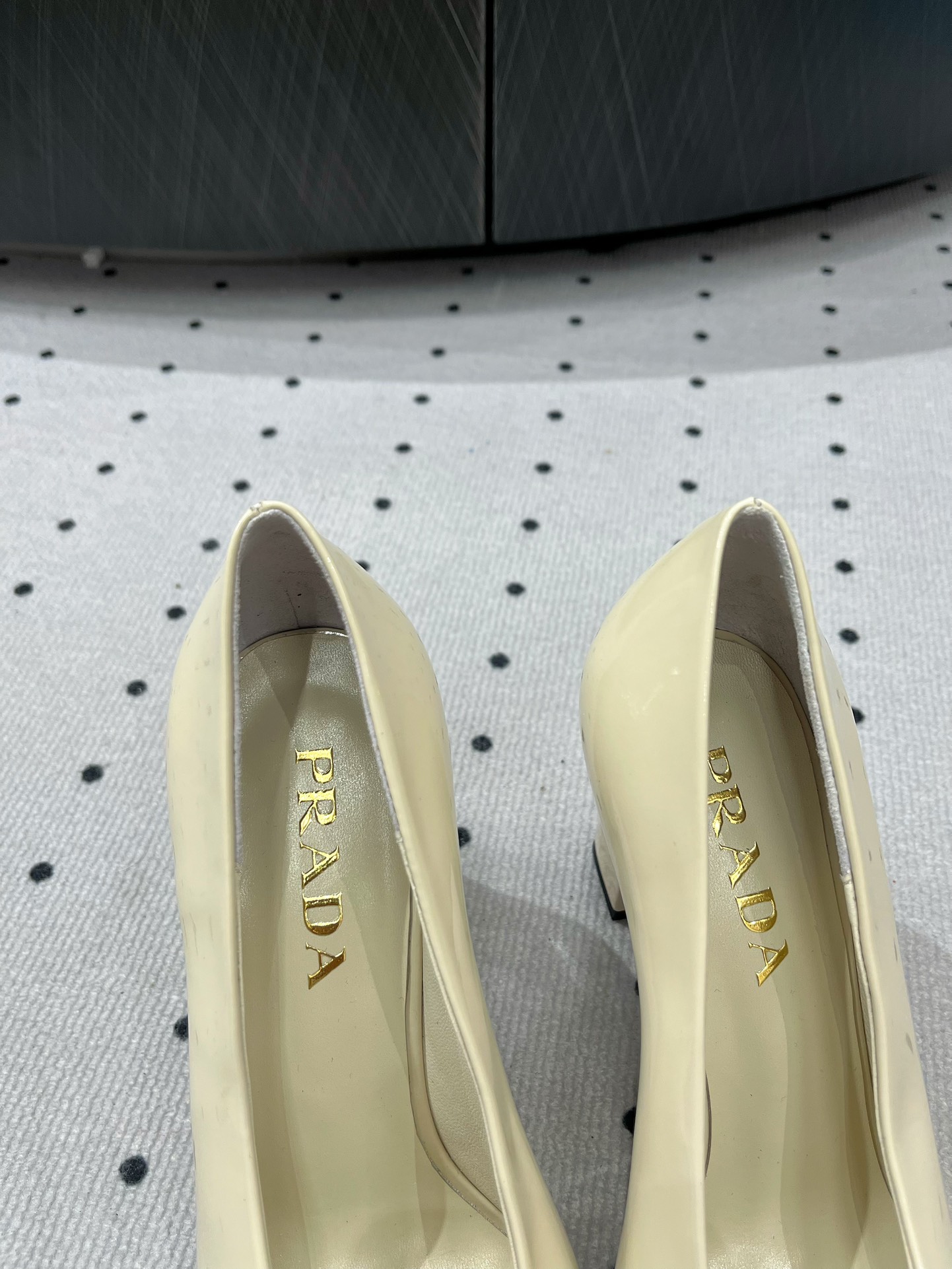 Prada 𝒑𝒓𝒂𝒅𝒂 𝟐𝟓 𝑭𝑾 早春新品