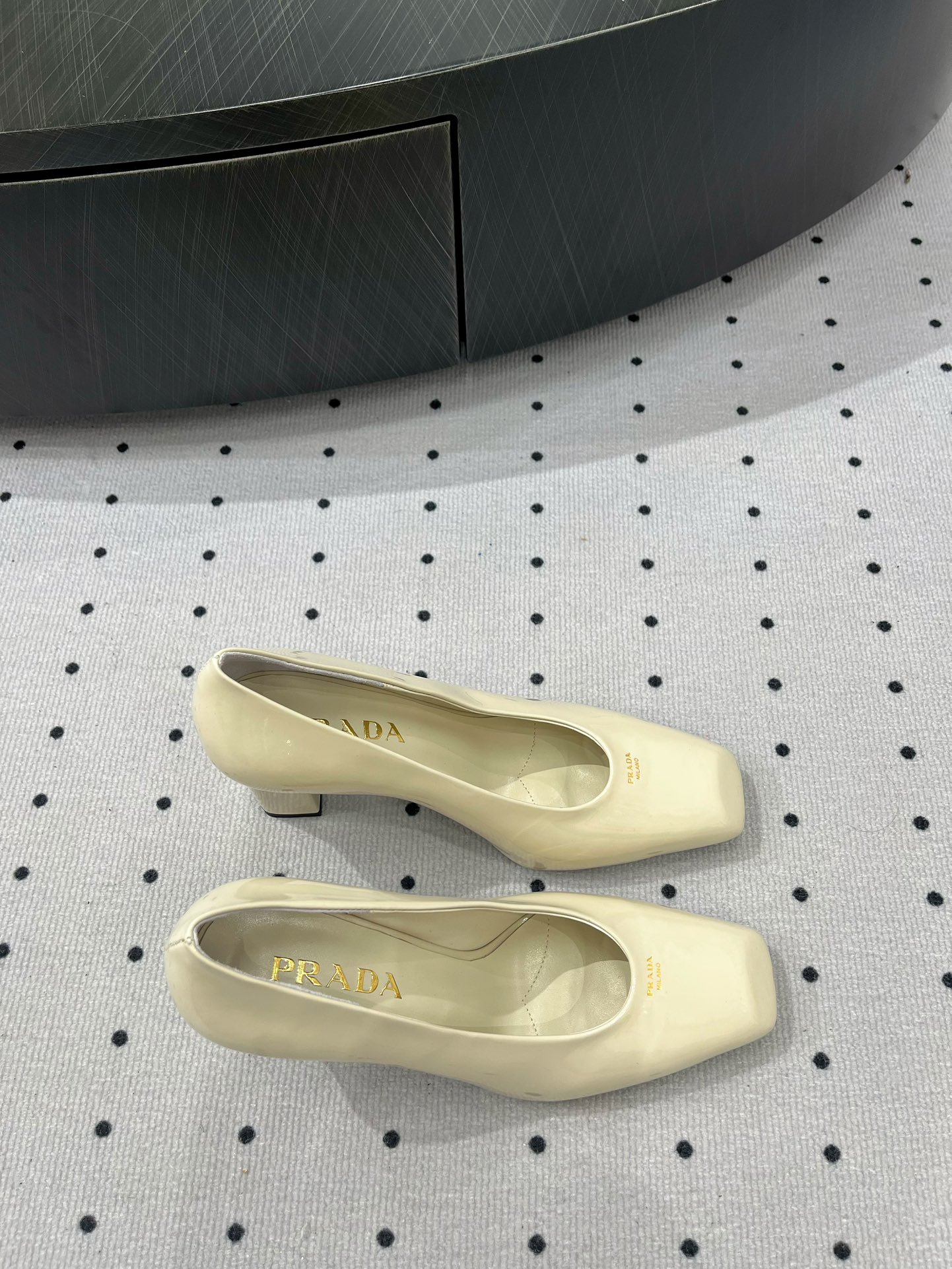 Prada 𝒑𝒓𝒂𝒅𝒂 𝟐𝟓 𝑭𝑾 早春新品