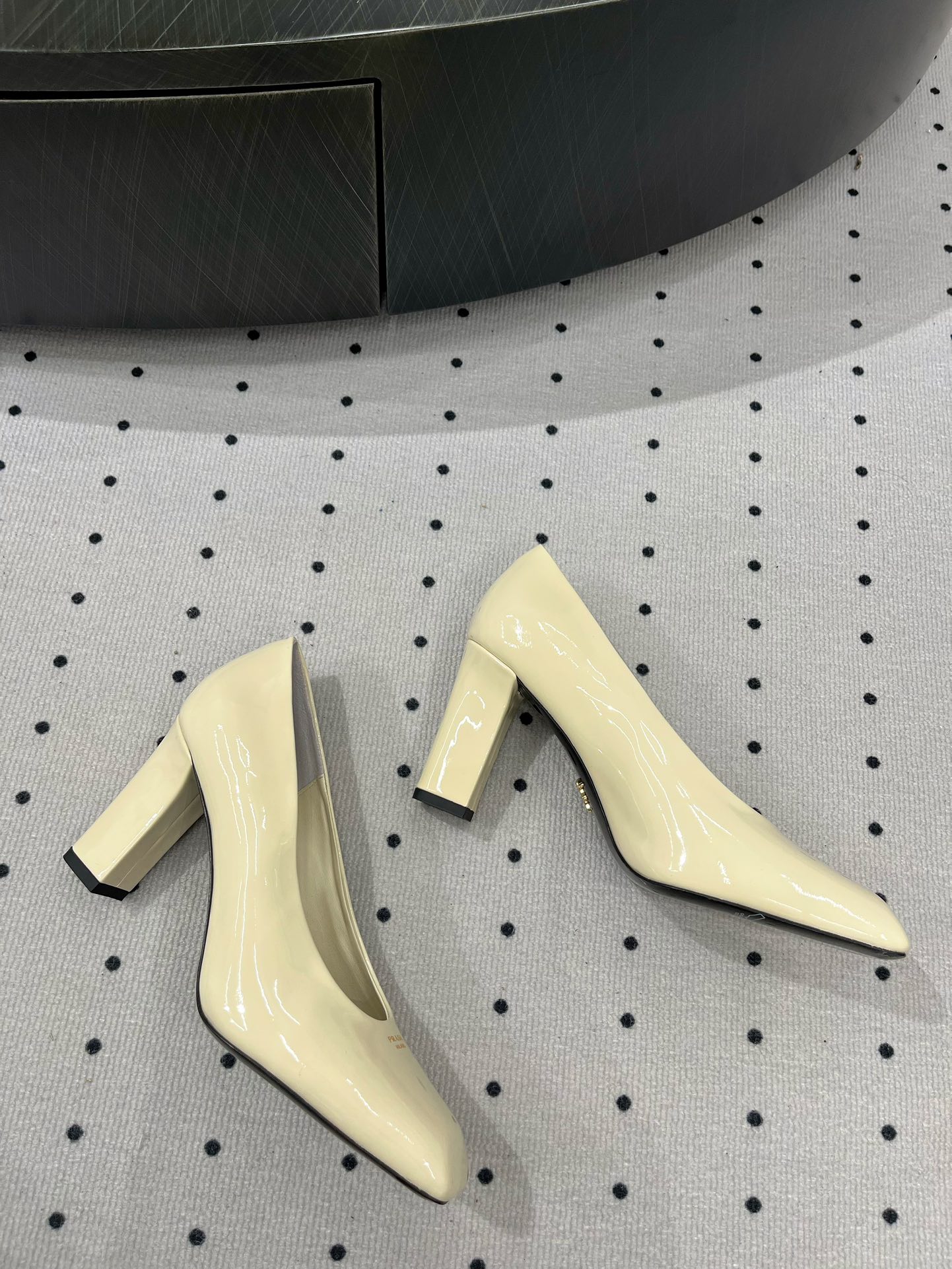 Prada 𝒑𝒓𝒂𝒅𝒂 𝟐𝟓 𝑭𝑾 早春新品