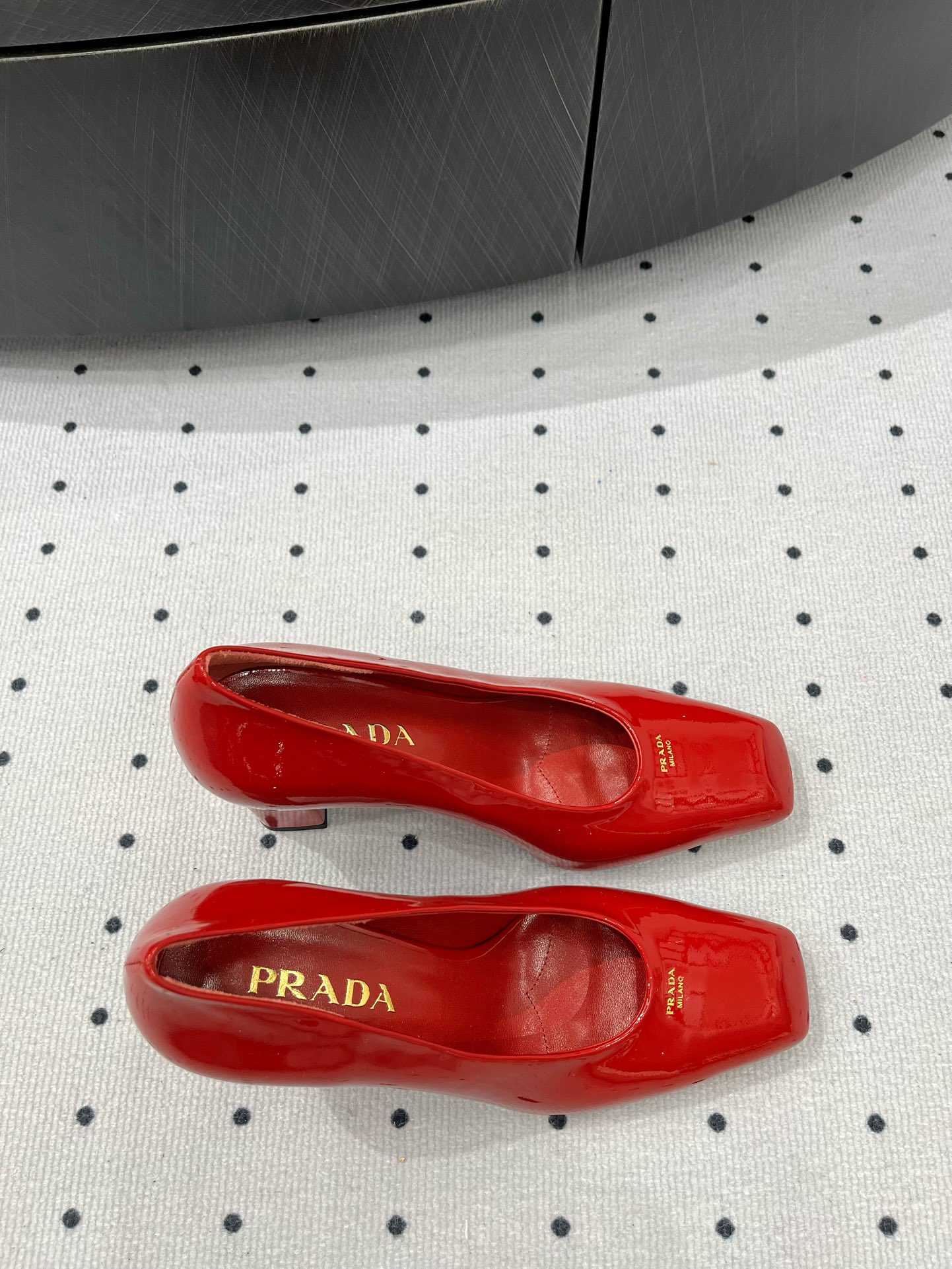 Prada 𝒑𝒓𝒂𝒅𝒂 𝟐𝟓 𝑭𝑾 早春新品