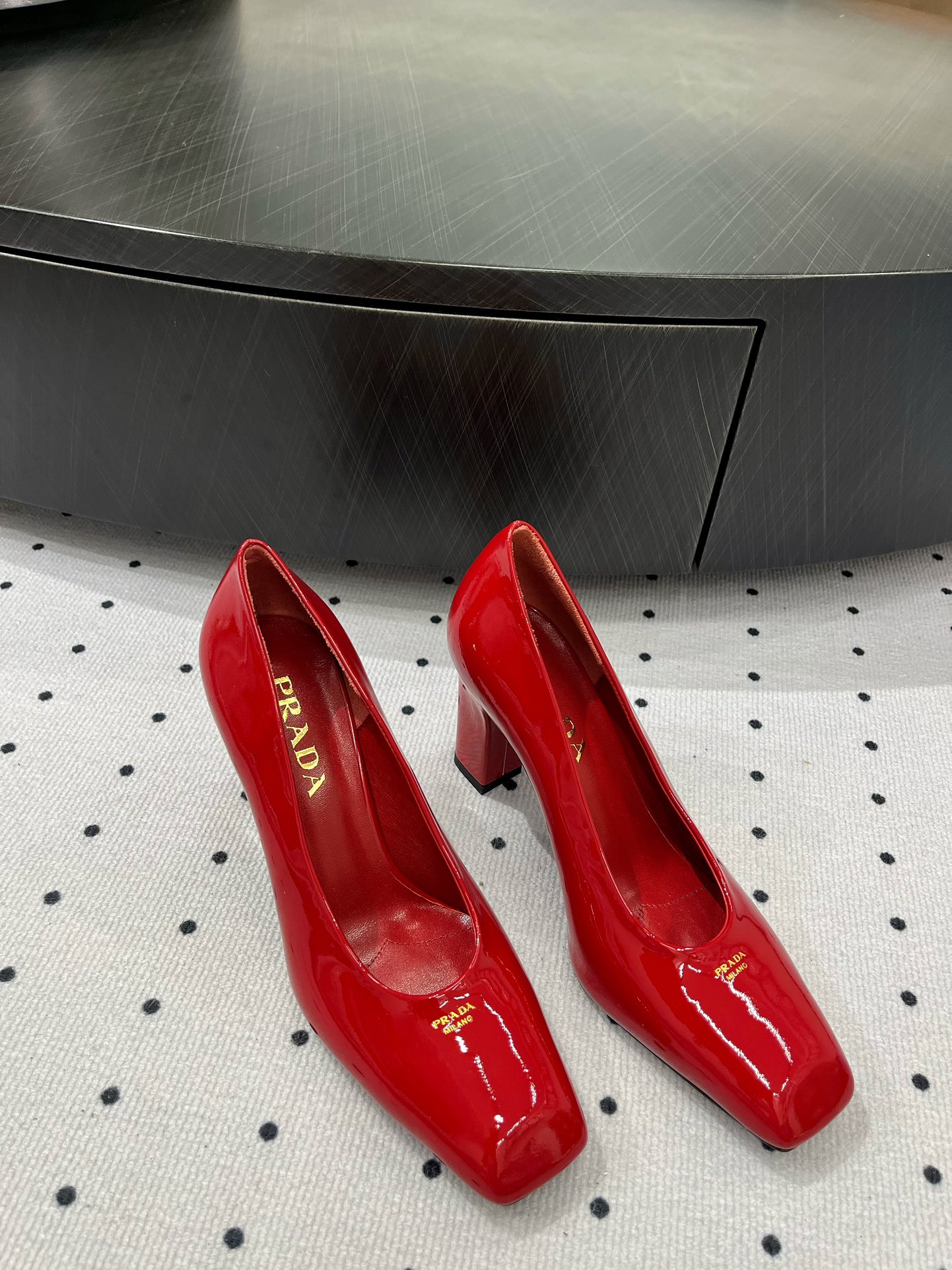 Prada 𝒑𝒓𝒂𝒅𝒂 𝟐𝟓 𝑭𝑾 早春新品