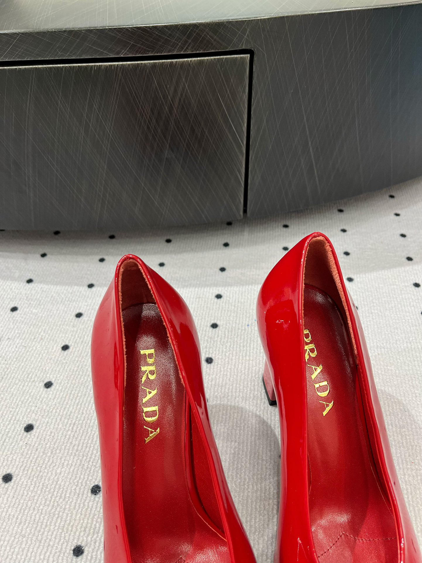 Prada 𝒑𝒓𝒂𝒅𝒂 𝟐𝟓 𝑭𝑾 早春新品