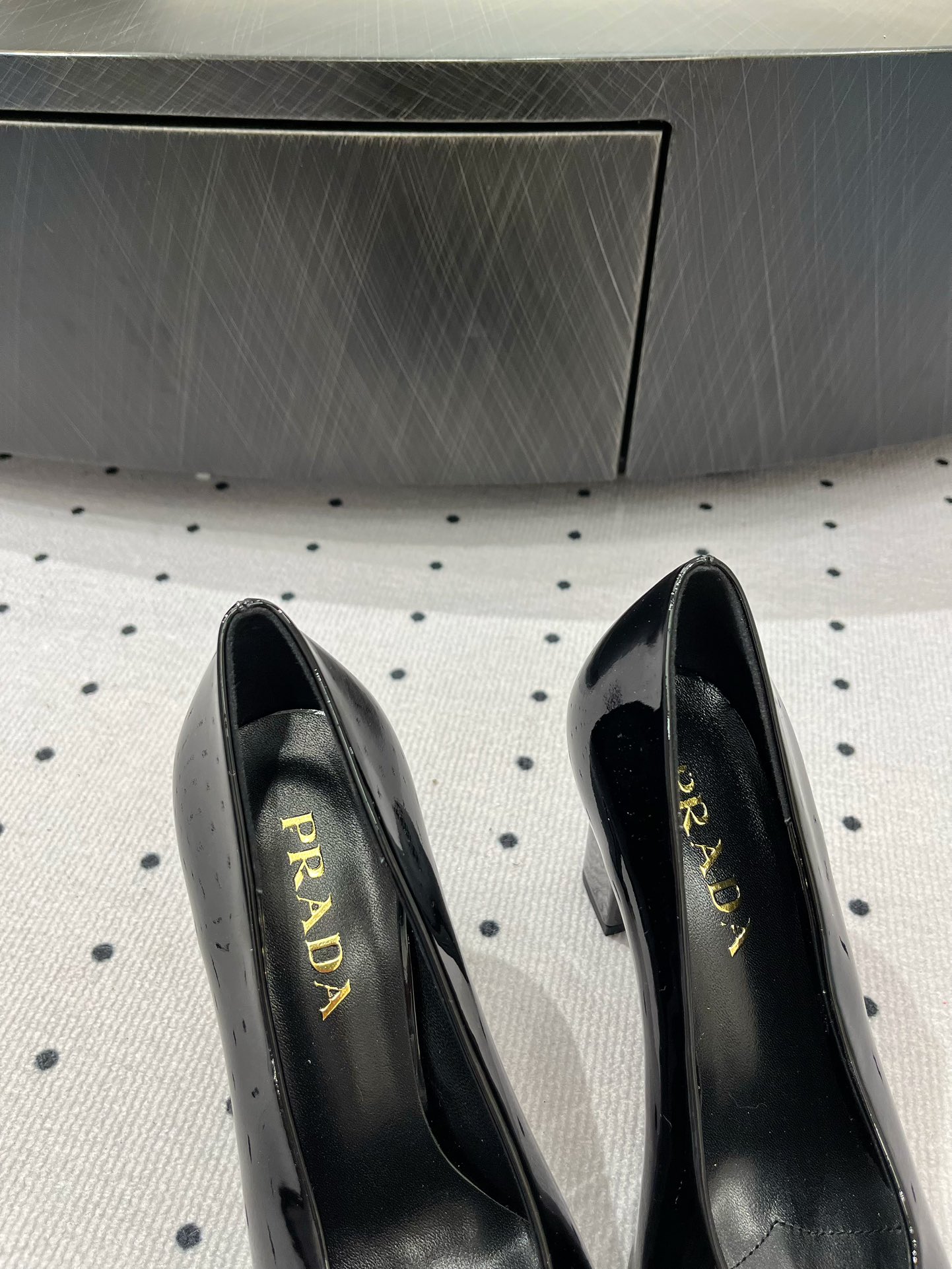 Prada 𝒑𝒓𝒂𝒅𝒂 𝟐𝟓 𝑭𝑾 早春新品