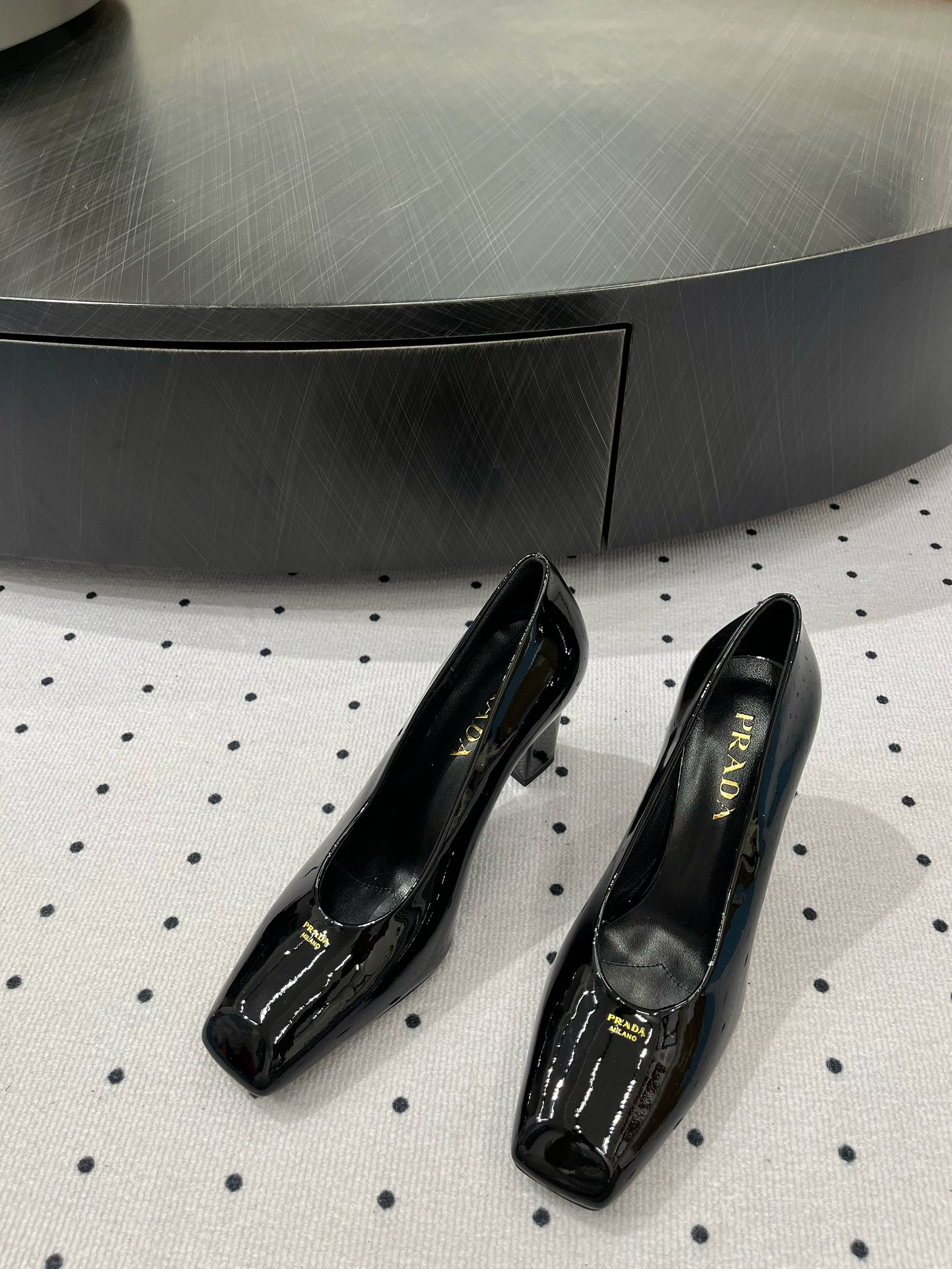 Prada 𝒑𝒓𝒂𝒅𝒂 𝟐𝟓 𝑭𝑾 早春新品
