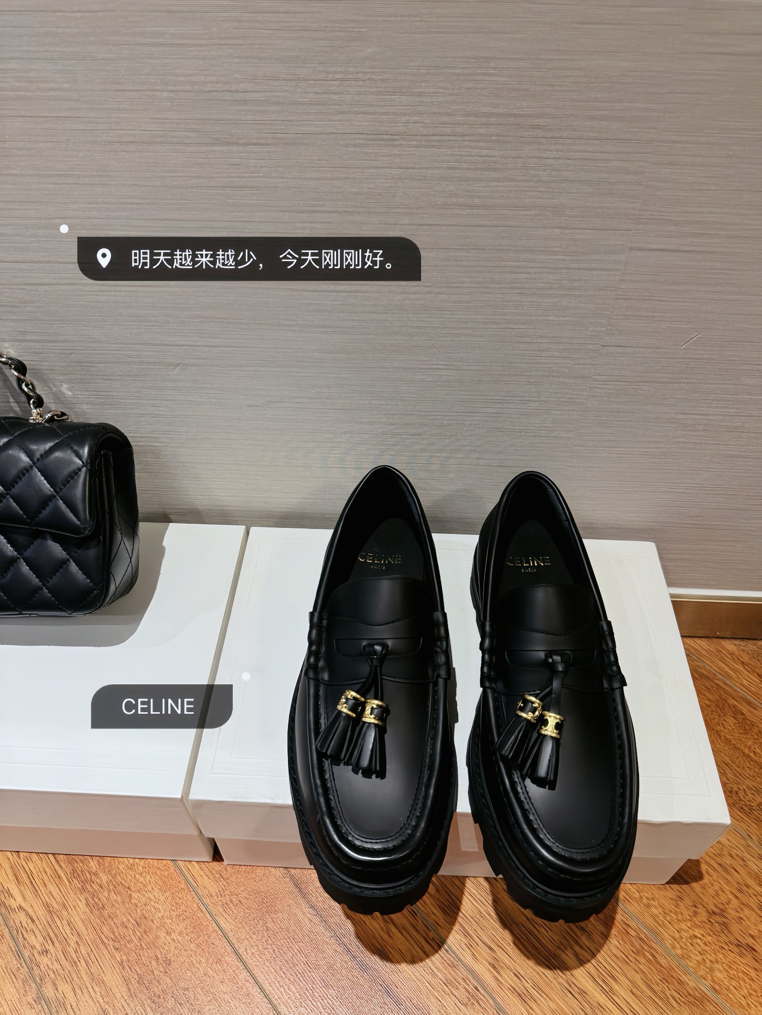 NO:129549,Classic style upgrade ★Fabric, open edge beads, inner, sheepskin, sole, ultra-light foam sole, elegant style, create a different feeling, heel height 3 cm, counter packaging, simple and elegant style!  show bdetails ————————————— ⊿size. ｜35-39 (40 41 customization), loafers, loafers, sheepskin19860909经典款升级 ★面料 开边珠 内里 羊皮 鞋底 超轻发泡底 优雅风格 创造不一样的感觉 跟高 3 cm 专柜包装 简约气质款式！ show bdetails ————————————  ⊿size. ｜35-39（40 41定制),乐福鞋,loafers,sheepskin,Women's Shoes