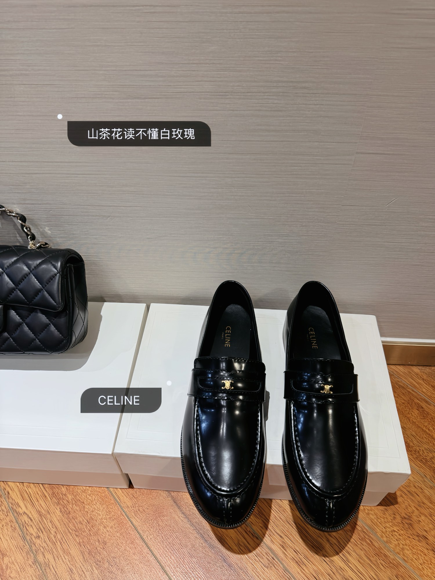 NO:129553,Classic style upgrade ★Fabric, open edge beads, inner, sheepskin, sole, ultra-light foam sole, elegant style, create a different feeling, heel height 2 cm, counter packaging, simple and elegant style!  show bdetails ————————————— ⊿size. ｜35-39 (40 41 customization), loafers, loafers, sheepskin19860909经典款升级 ★面料 开边珠 内里 羊皮 鞋底 超轻发泡底 优雅风格 创造不一样的感觉 跟高 2 cm 专柜包装 简约气质款式！ show bdetails ————————————  ⊿size. ｜35-39（40 41定制),乐福鞋,loafers,sheepskin,Women's Shoes