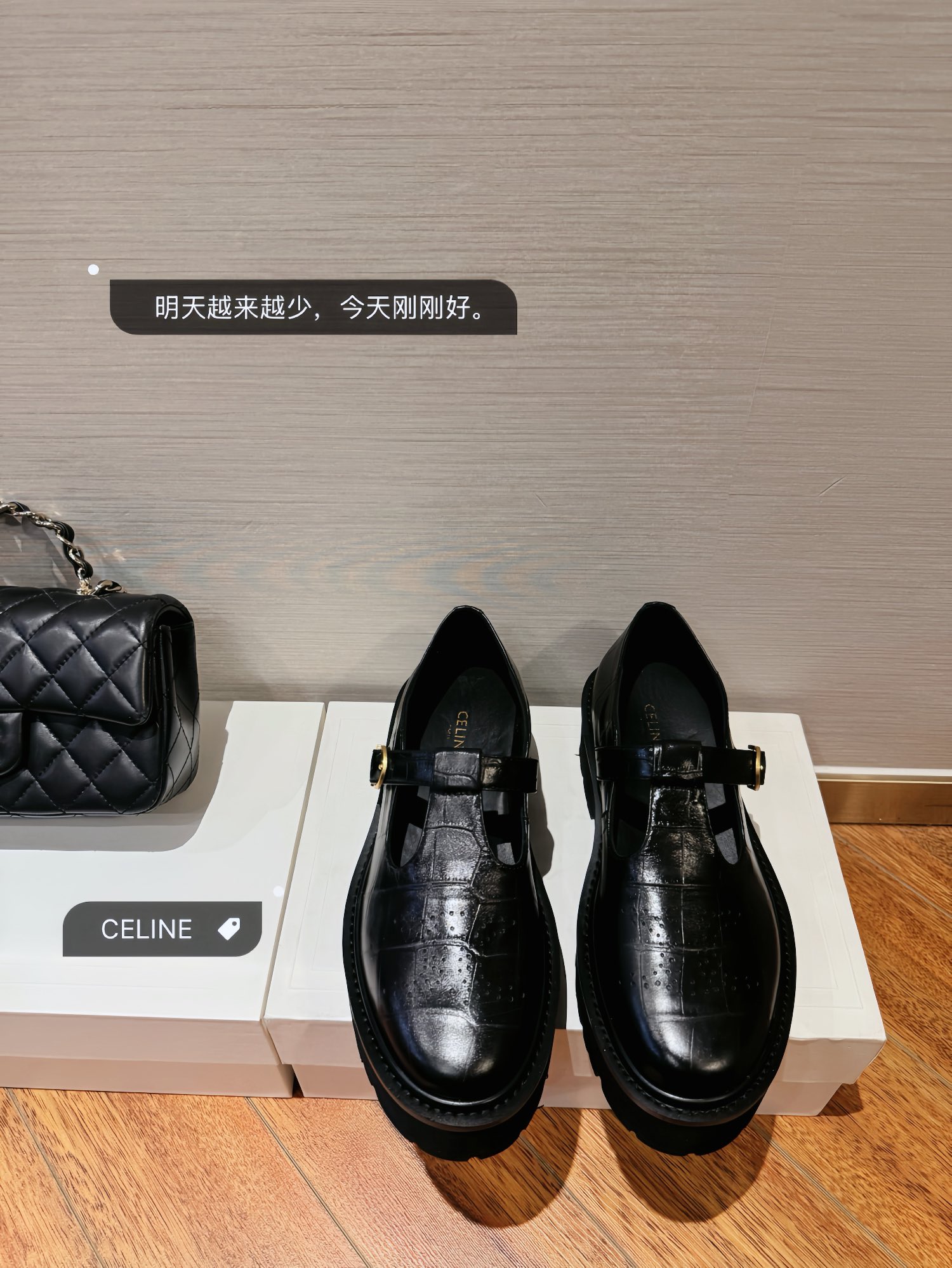 NO:129533,Classic style upgrade ★Fabric Cowhide Inner Sheepskin Sole Ultralight foam sole Elegant style Create a different feeling Heel height 5 cm Special packaging Simple and elegant style!  show bdetails ————————————— ⊿size. ｜35-39 (40 41 customization), loafers, loafers, cowhide, sheepskin19860909经典款升级 ★面料 牛皮 内里 羊皮 鞋底 超轻发泡底 优雅风格 创造不一样的感觉 跟高 5 cm 专柜包装 简约气质款式！ show bdetails ————————————  ⊿size. ｜35-39（40 41定制),乐福鞋,loafers,cowhide,sheepskin,Women's Shoes