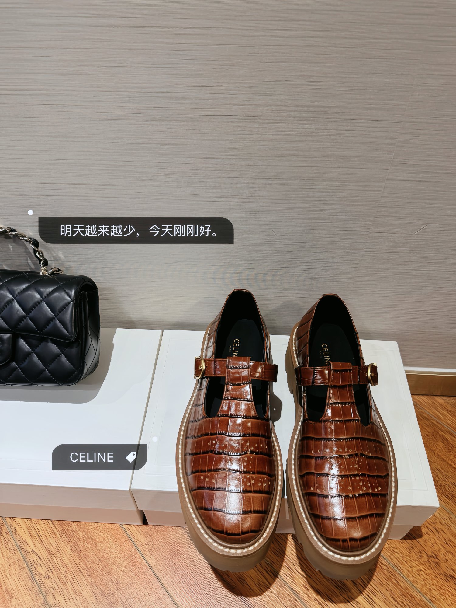 NO:129536,Classic style upgrade ★Fabric, open edge beads, inner, sheepskin, sole, ultra-light foam sole, elegant style, create a different feeling, heel height 3 cm, counter packaging, simple and elegant style!  show bdetails ————————————— ⊿size. ｜35-39 (40 41 customization), loafers, loafers, sheepskin19860909经典款升级 ★面料 开边珠 内里 羊皮 鞋底 超轻发泡底 优雅风格 创造不一样的感觉 跟高 3 cm 专柜包装 简约气质款式！ show bdetails ————————————  ⊿size. ｜35-39（40 41定制),乐福鞋,loafers,sheepskin,Women's Shoes