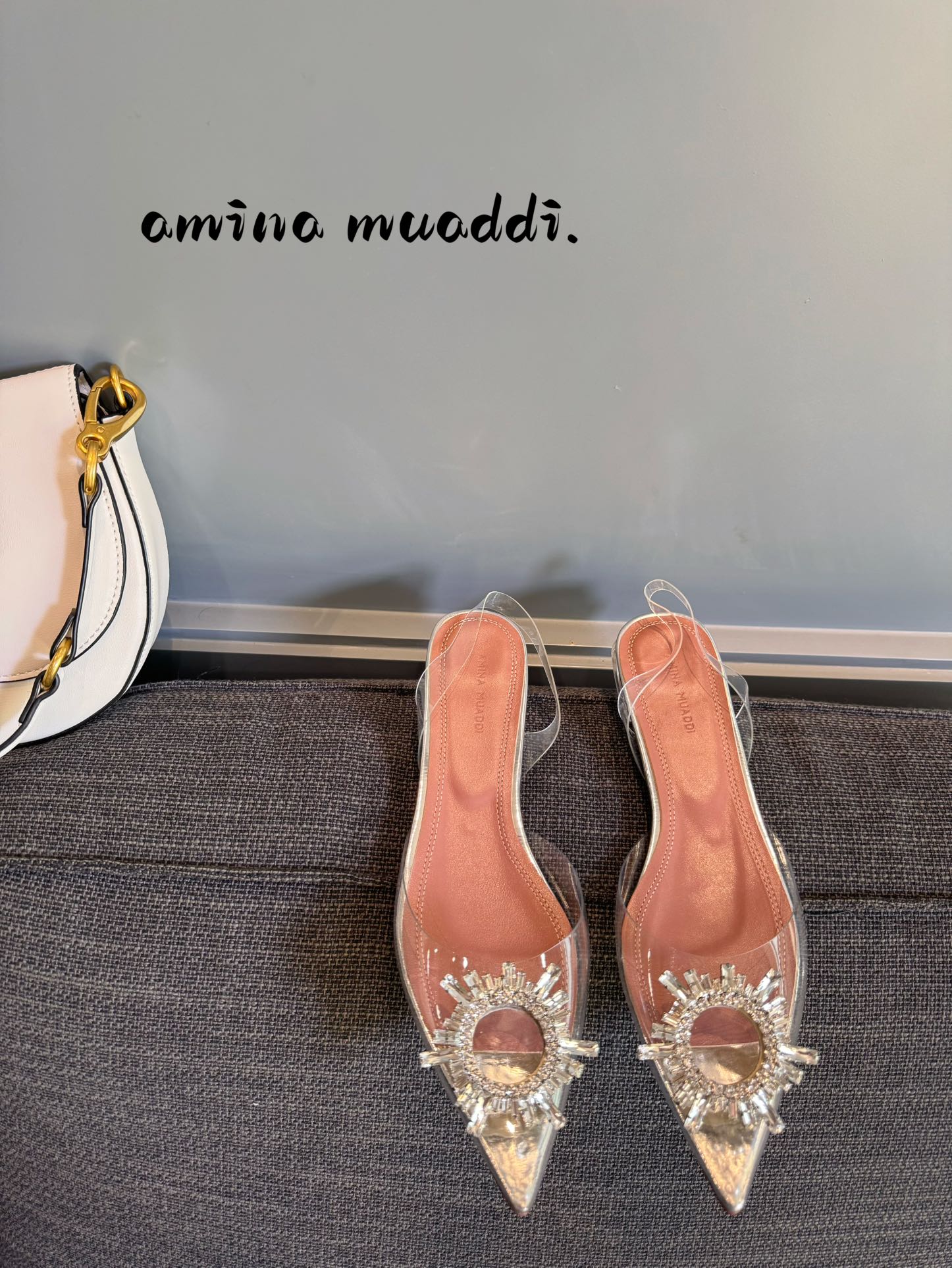 NO:172049,& · Upgraded version ★Imported pvc lining sheepskin sole cowhide sole (injection molding) can be salty or sweet Minimalist style Extremely beautiful Heel height 1 cm Special packaging Simple and elegant style!  show bdetails —————————————— ⊿size. ｜35-39 (40 41 42 customization), sandals, sandals, cowhide, sheepskin19860909＆ ·  升级版 ★进口 pvc 内里 羊皮 鞋底 牛皮大底（注塑） 可咸可甜 极简风格 美到极致 跟高1 cm 专柜包装 简约气质款式！ show bdetails ————————————  ⊿size. ｜35-39（40 41 42 定制）,凉鞋,sandals,cowhide,sheepskin,Women's Shoes