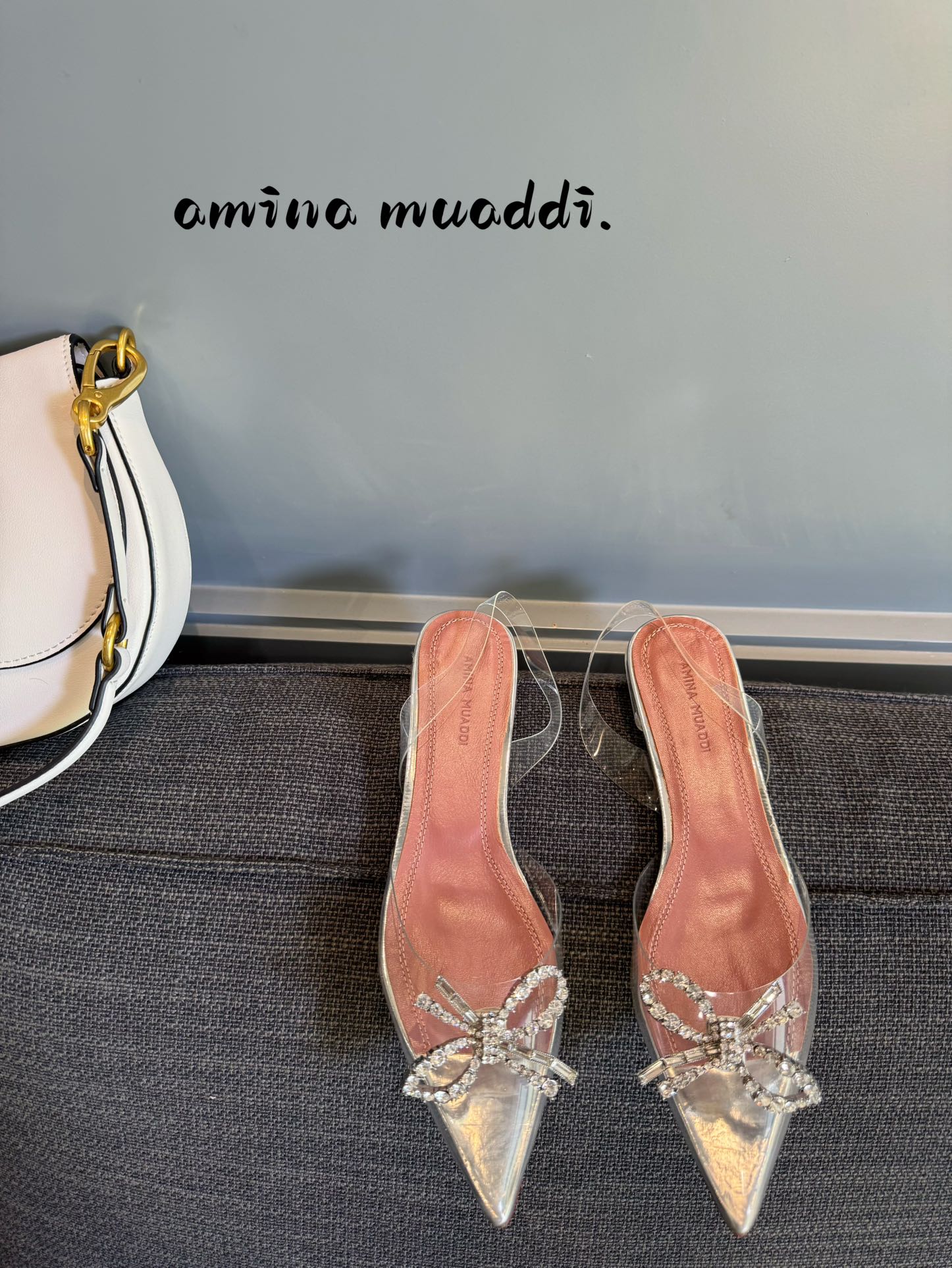 NO:172057,& · Upgraded version ★Imported pvc lining sheepskin sole cowhide sole (injection molding) can be salty or sweet Minimalist style Extremely beautiful Heel height 1 cm Special packaging Simple and elegant style!  show bdetails —————————————— ⊿size. ｜35-39 (40 41 42 customization), sandals, sandals, cowhide, sheepskin19860909＆ ·  升级版 ★进口 pvc 内里 羊皮 鞋底 牛皮大底（注塑） 可咸可甜 极简风格 美到极致 跟高 1 cm 专柜包装 简约气质款式！ show bdetails ————————————  ⊿size. ｜35-39（40 41 42 定制）,凉鞋,sandals,cowhide,sheepskin,Women's Shoes