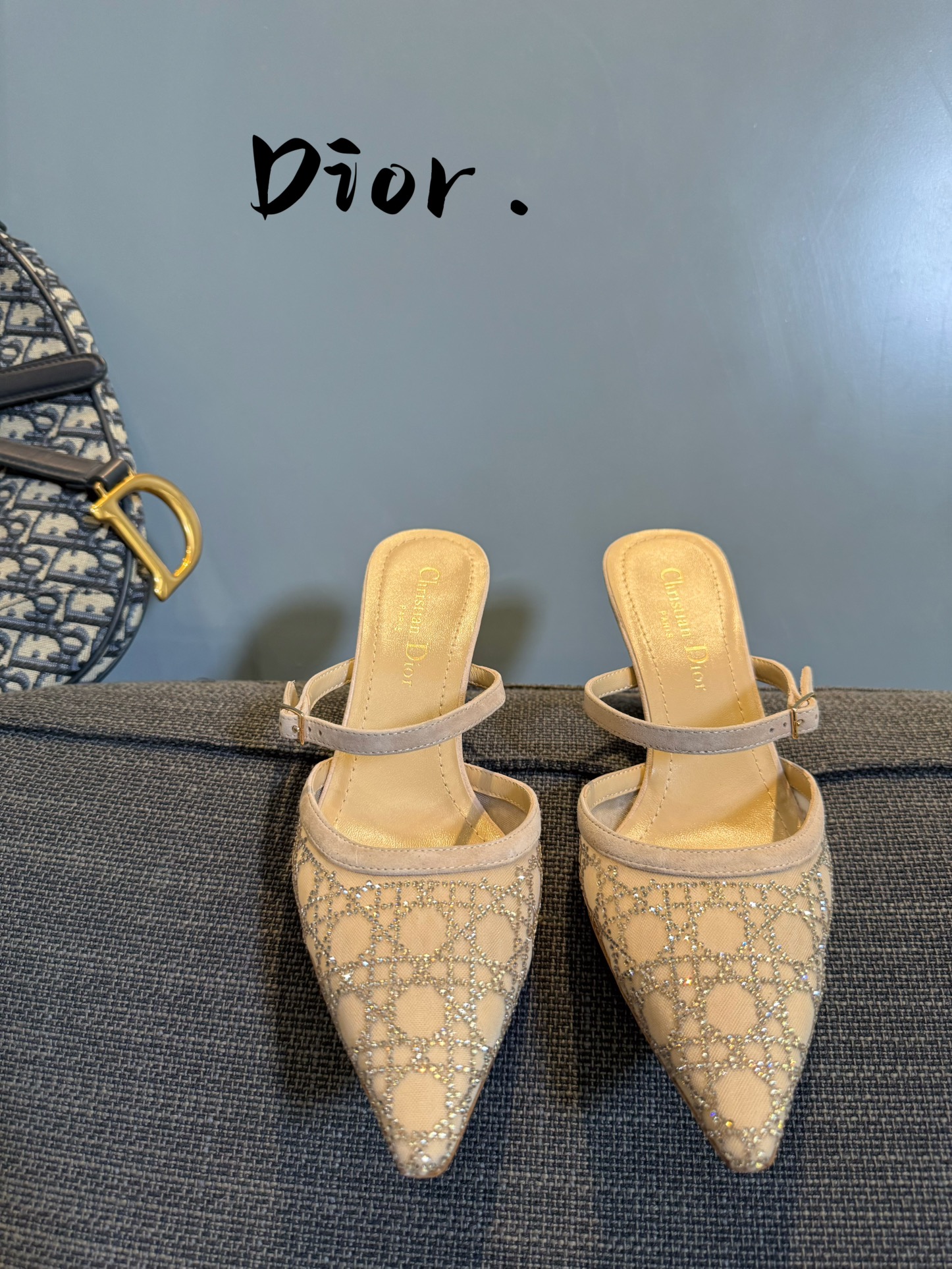 NO:234279,New products in spring and summer, fabric, sheep velvet, inner, sheepskin, sole, dyed cowhide sole, elegant style, create a different feeling, heel height 6.5 cm, counter packaging, brought with it the airplane box, simple and elegant style!  show bdetails ———————————— size. ｜35-39 (40 41 42 customization), high heels, cowhide, sheepskin19860909春夏新品 面料 羊反绒  内里 羊皮 鞋底 透染牛皮底 优雅风格 创造不一样的感觉 跟高 6.5 cm 专柜包装 自带飞机盒 简约气质款式！ show bdetails ———————————— size. ｜35-39（40 41 42 定制）,高跟鞋,high heels,cowhide,sheepskin,Women's Shoes