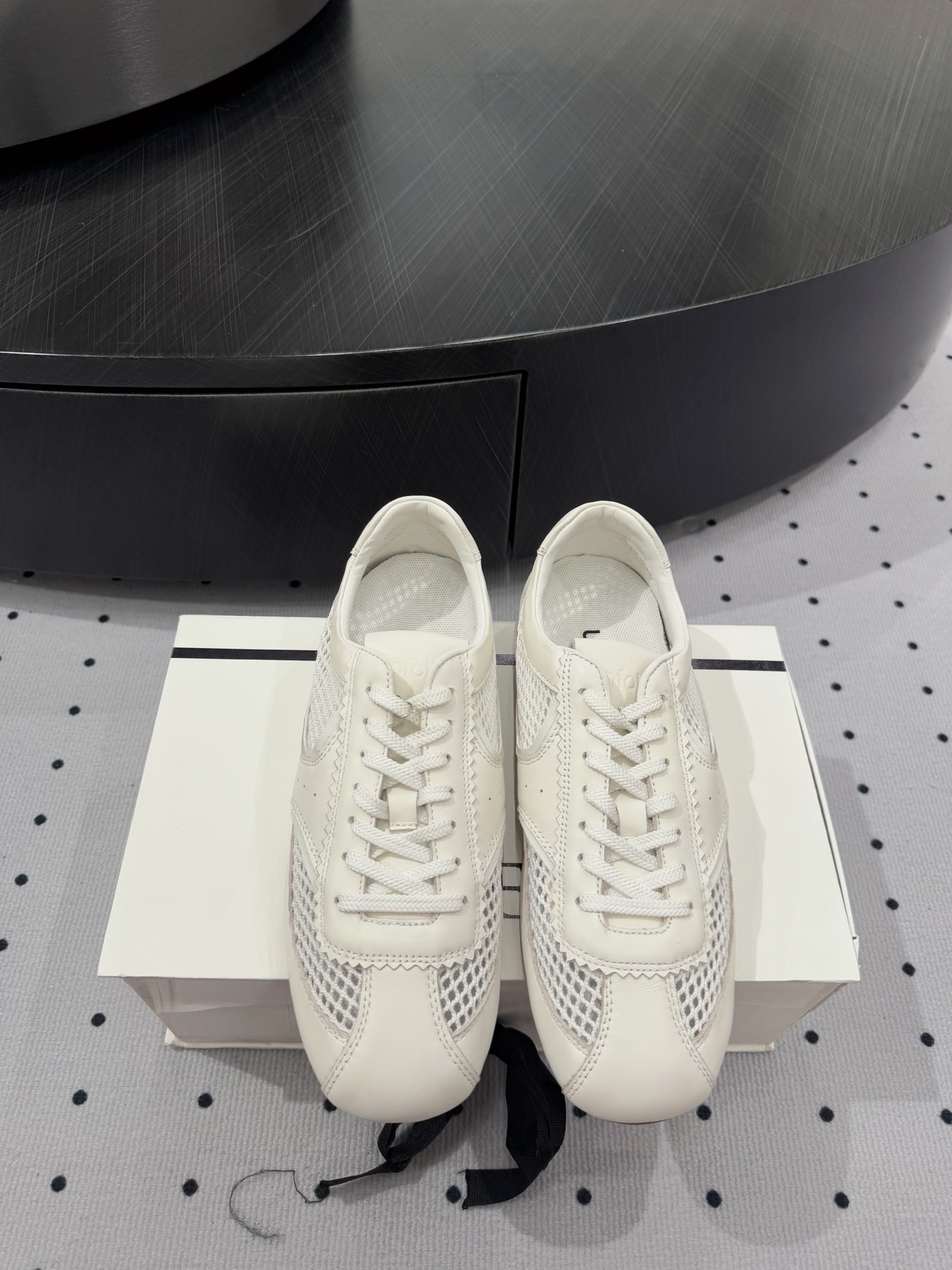 NO:226411,New products are available for sale Fabric Cowhide Inner Sheepskin Sole Rubber Sole Elegant Style Create a different feeling Heel height 2cm, Counter packaging Simple and elegant style!  show bdetails ———————————— size. ｜35-40, casual shoes/sports shoes, sneakers, cowhide, sheepskin19860909新品发售  面料 牛皮 内里 羊皮 鞋底 橡胶底  优雅风格 创造不一样的感觉 跟高 2cm 专柜包装  简约气质款式！ show bdetails ———————————— size. ｜35-40,休闲鞋/运动鞋,sneakers,cowhide,sheepskin,Women's Shoes