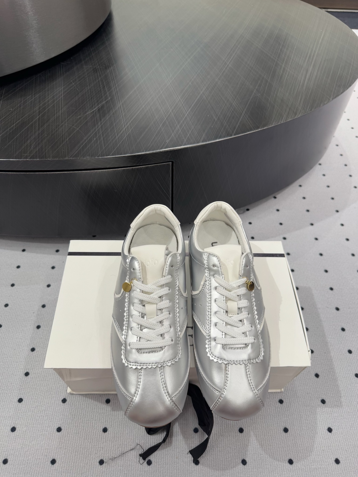 NO:226416,New products are available for sale Fabric Cowhide Inner Sheepskin Sole Rubber Sole Elegant Style Create a different feeling Heel height 2cm, Counter packaging Simple and elegant style!  show bdetails ———————————— size. ｜35-40, casual shoes/sports shoes, sneakers, cowhide, sheepskin19860909新品发售  面料 牛皮  内里 羊皮 鞋底 橡胶底  优雅风格 创造不一样的感觉 跟高 2cm 专柜包装  简约气质款式！ show bdetails ———————————— size. ｜35-40,休闲鞋/运动鞋,sneakers,cowhide,sheepskin,Women's Shoes