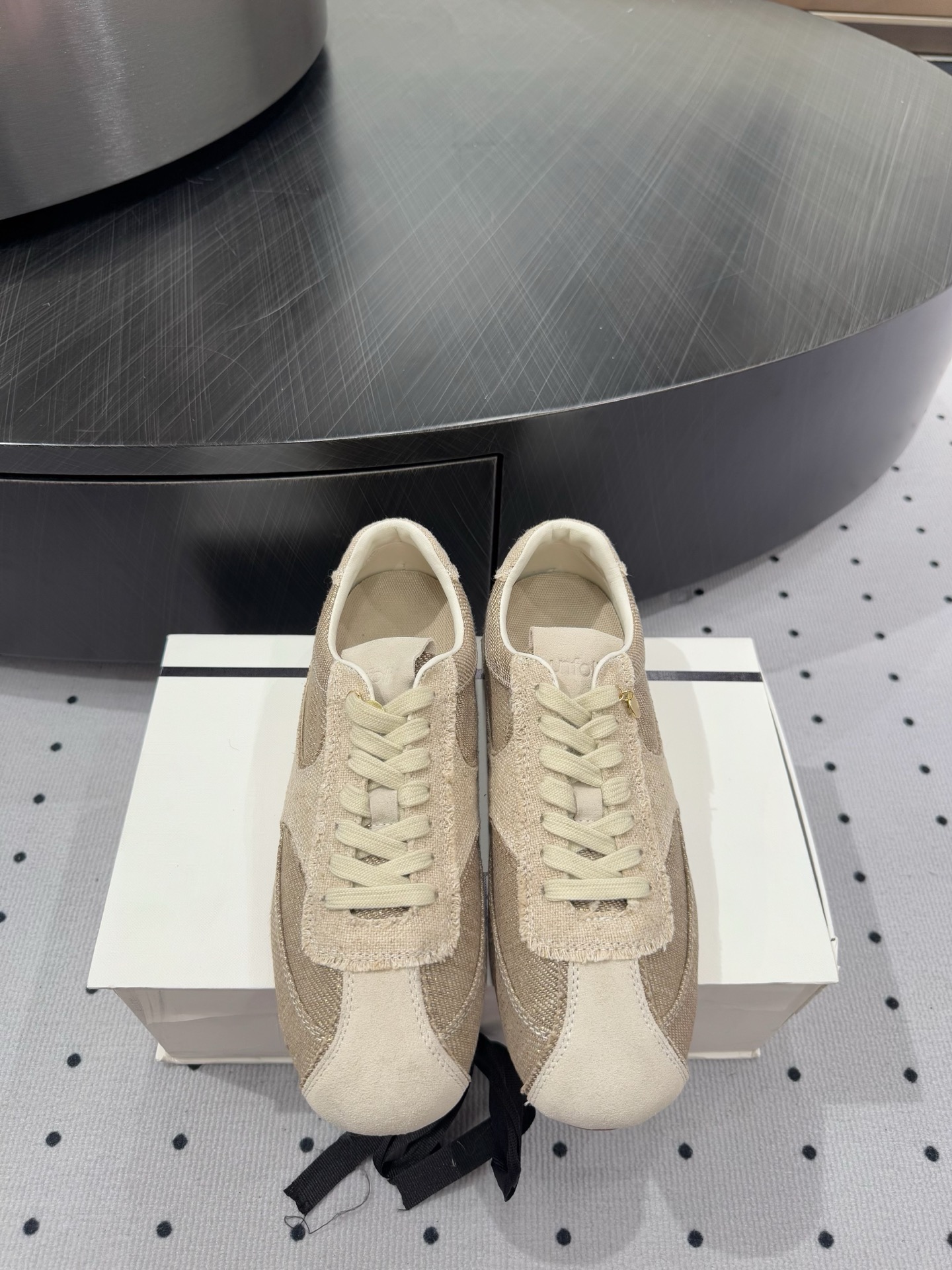 NO:226419,New products are on sale, fabric, ox fleece, inner, sheepskin, sole, rubber sole, elegant style, create a different feeling, heel height 2cm, counter packaging, simple and elegant style!  show bdetails ———————————— size. ｜35-40, casual shoes/sneakers, sneakers, sheepskin19860909新品发售  面料 牛反绒  内里 羊皮 鞋底 橡胶底  优雅风格 创造不一样的感觉 跟高 2cm 专柜包装  简约气质款式！ show bdetails ———————————— size. ｜35-40,休闲鞋/运动鞋,sneakers,sheepskin,Women's Shoes