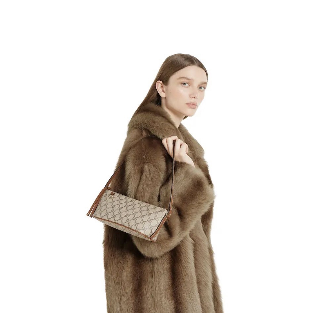 [發]410。  GUCCI新款专柜品质，顶级原单货，实物实拍！款号:847281啡棕🎈🎈🎈尺寸：上宽22X下宽27X高10X侧宽9cm，🎉🎉🎉出货啦！