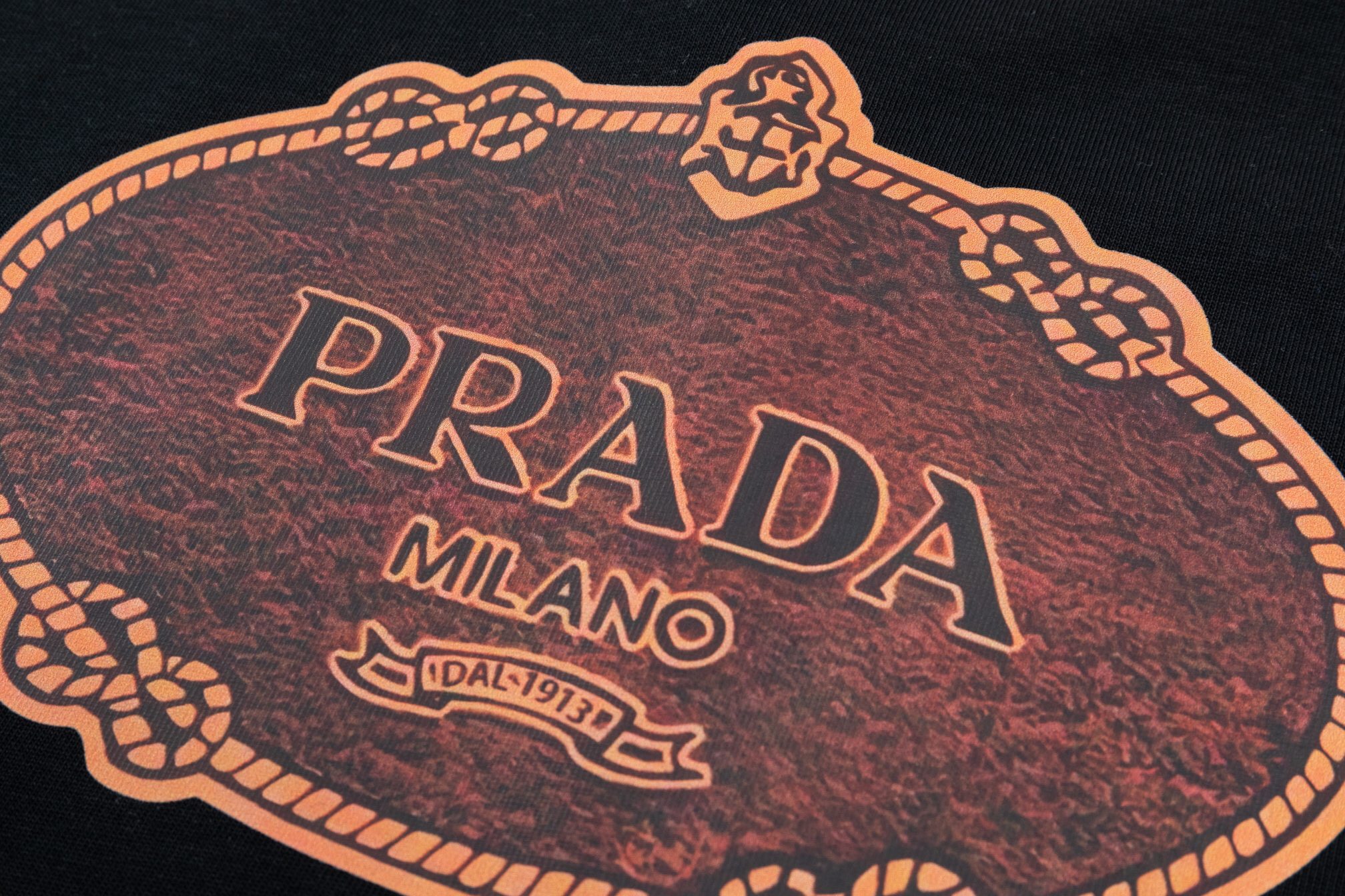 “CJCR RADA Prada Round Collar T-shirt: Pure Cotton, Comfortable Fit, XS-L Sizes Available” - 图片 3