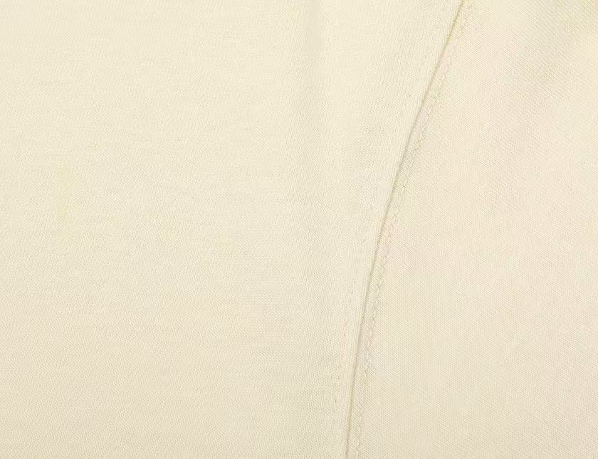 💰80
CHANEL 香奈儿印花圆领短袖T恤
1:1对版面料300克毛圈高克重百分百纯棉 提前做过预缩水1×1双纱洗一辈子都不会变形的 男女同款 官网细节  字母logo印花 三标齐全 防潮纸 区别市场通货 随意对比 
OXS版型 最大可穿200斤无压力 上身舒服有型

颜色：黑色，白色，杏色，红色，烟灰
尺码：XS-L