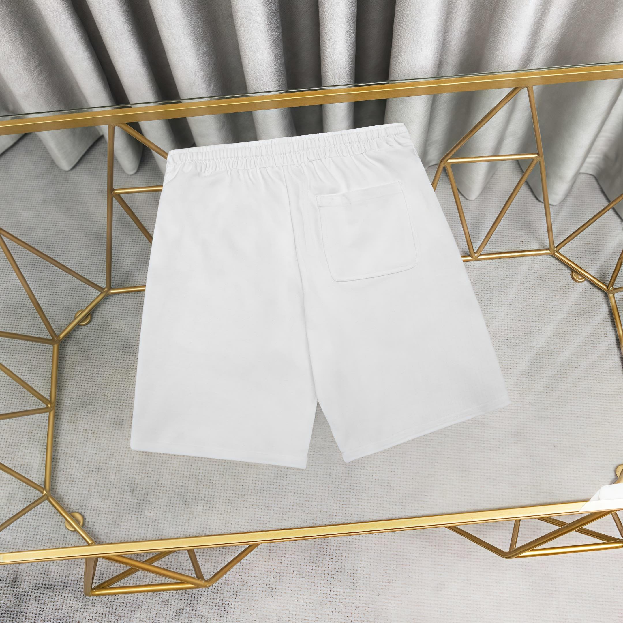 💰88  
LOUIS VUITTON  路易威登印花纯棉短裤卫裤五分裤
1:1对版面料380克毛圈高克重百分百纯棉 提前做过预缩水1×1双纱洗一辈子都不会变形的 男女同款 官网细节    字母logo印花 三标齐全 防潮纸 区别市场通货 随意对比 
OXS版型 最大可穿200斤无压力 上身舒服有型

颜色：黑色，白色
尺码：XS-L