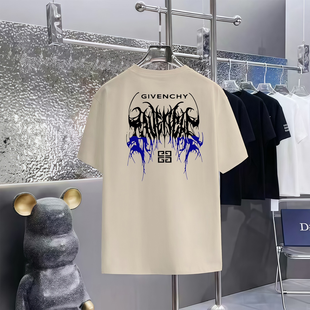💰80
 GIVENCHY    纪梵希印花圆短袖T恤
1:1对版面料300克毛圈高克重百分百纯棉 提前做过预缩水1×1双纱洗一辈子都不会变形的 男女同款 官网细节 字母logo印花 三标齐全 防潮纸 区别市场通货 随意对比 
OXS版型 最大可穿200斤无压力 上身舒服有型

颜色：黑色，白色，杏色，红色，烟灰色
尺码：XS-L