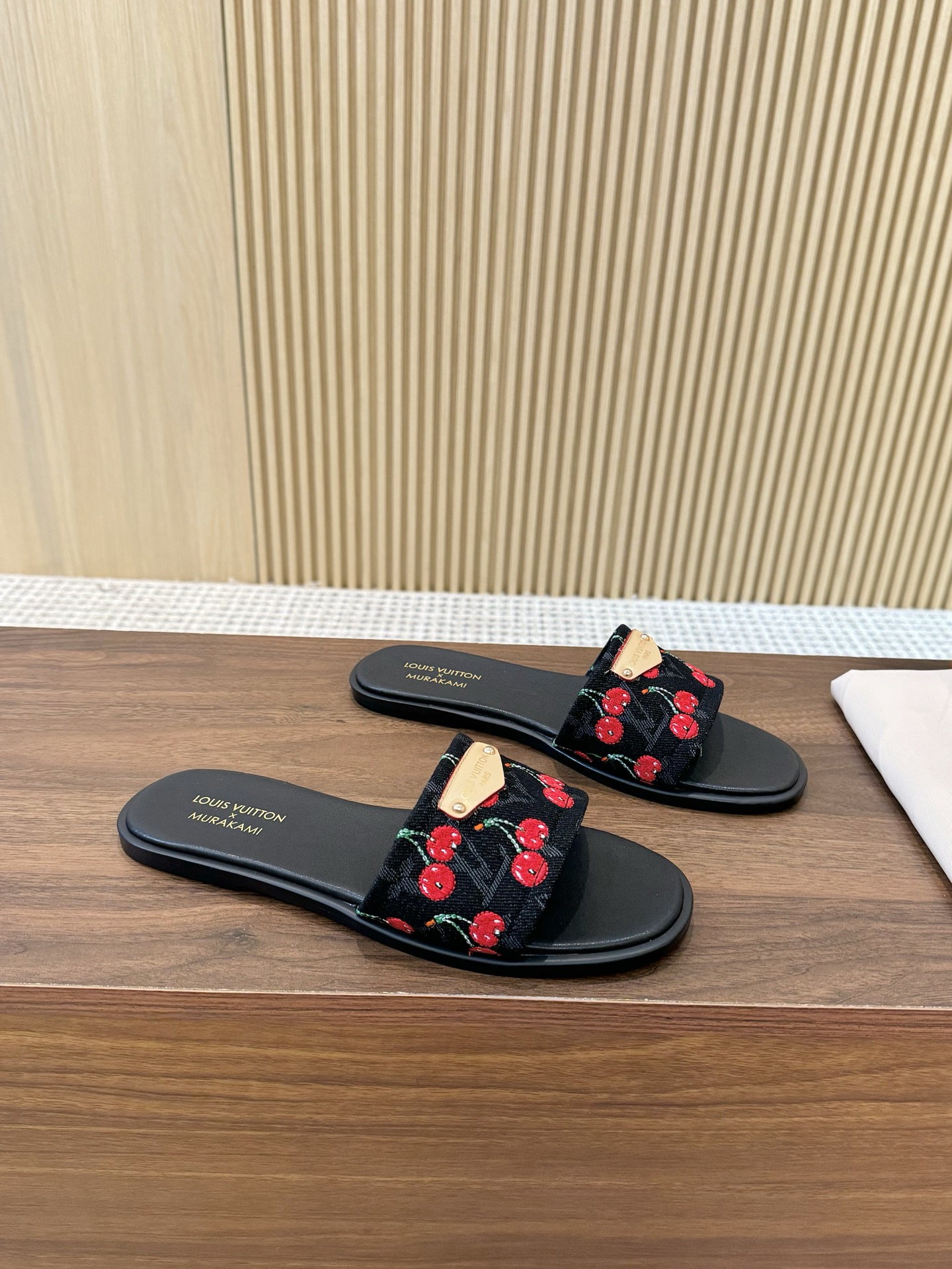 NO:407013,(Leather sole) Louis Vuitton 2025 Louis Vuitton Murakami Takashi series version updated new summer slippers Size 35-43#, slippers, louis vuitton, louis vuitton, slippers19860909（皮底）  Louis Vuitton2025路易威登村上隆系列版本更新夏季新款拖鞋 码数35-43#,拖鞋,louis vuitton,louis vuitton,slippers,Women's Shoes