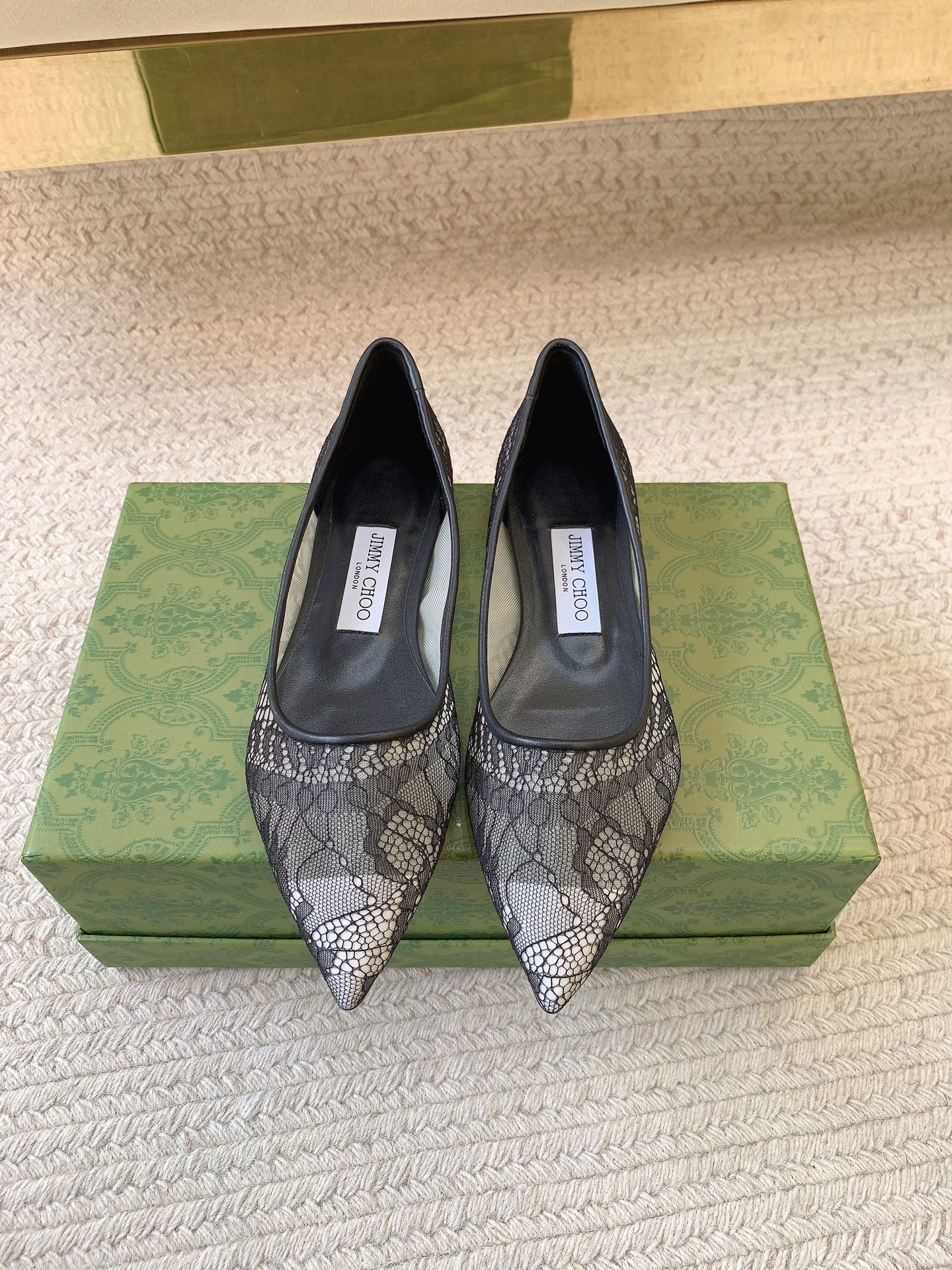 NO:751134,Jimmy Cho* lace pointed toe stiletto heels. The classic style never goes out of style. The lace material is exquisite and romantic. The stiletto heels are just the right height. They are elegant and practical. Single shoes, jimmy choo19860909Jimmy Cho* 蕾丝尖头细高跟 经典款永不过时,蕾丝材质精致又浪漫 细跟高度刚好,优雅又实穿,单鞋,jimmy choo,Women's Shoes