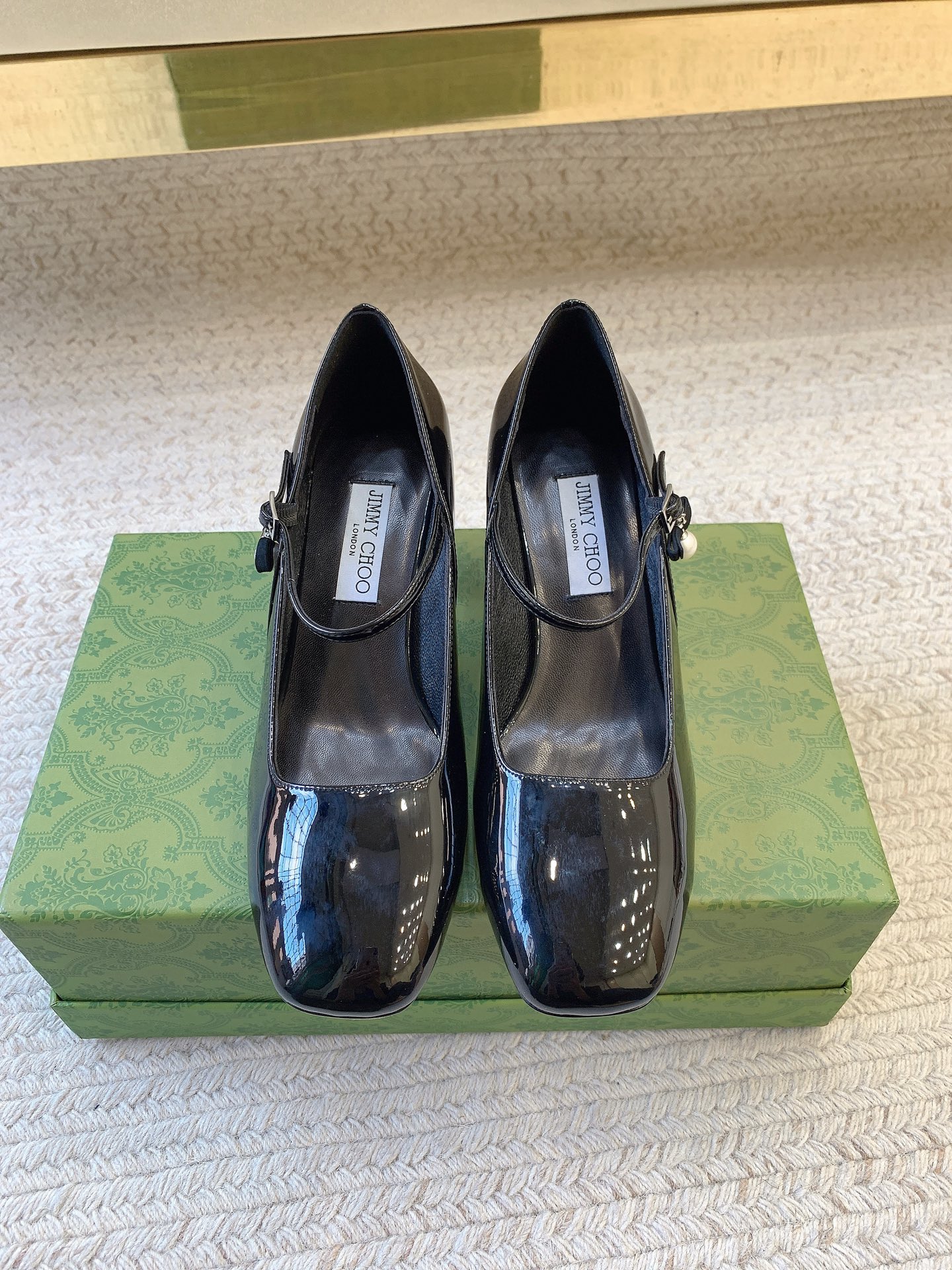 NO:751142,Jimm*Cho* Mary Jane block heels｜Full of retro atmosphere. Genuine molding process. The square toe makes the feet slimmer. The patent leather material has a high-end feel. The red model is super eye-catching as a wedding shoe. The black is versatile and not picky. 35-39 (34 40 41 is custom-made and cannot be returned or exchanged), Mary Jane, jimmy choo, mary jane19860909Jimm*Cho* 玛丽珍粗跟鞋｜复古氛围感拉满 正版开模工艺,方头显脚瘦,漆皮材质高级感爆棚,红色款做婚鞋超亮眼,黑色百搭不挑人 35-39（34 40 41定做不退换）,玛丽珍,jimmy choo,mary jane,Women's Shoes