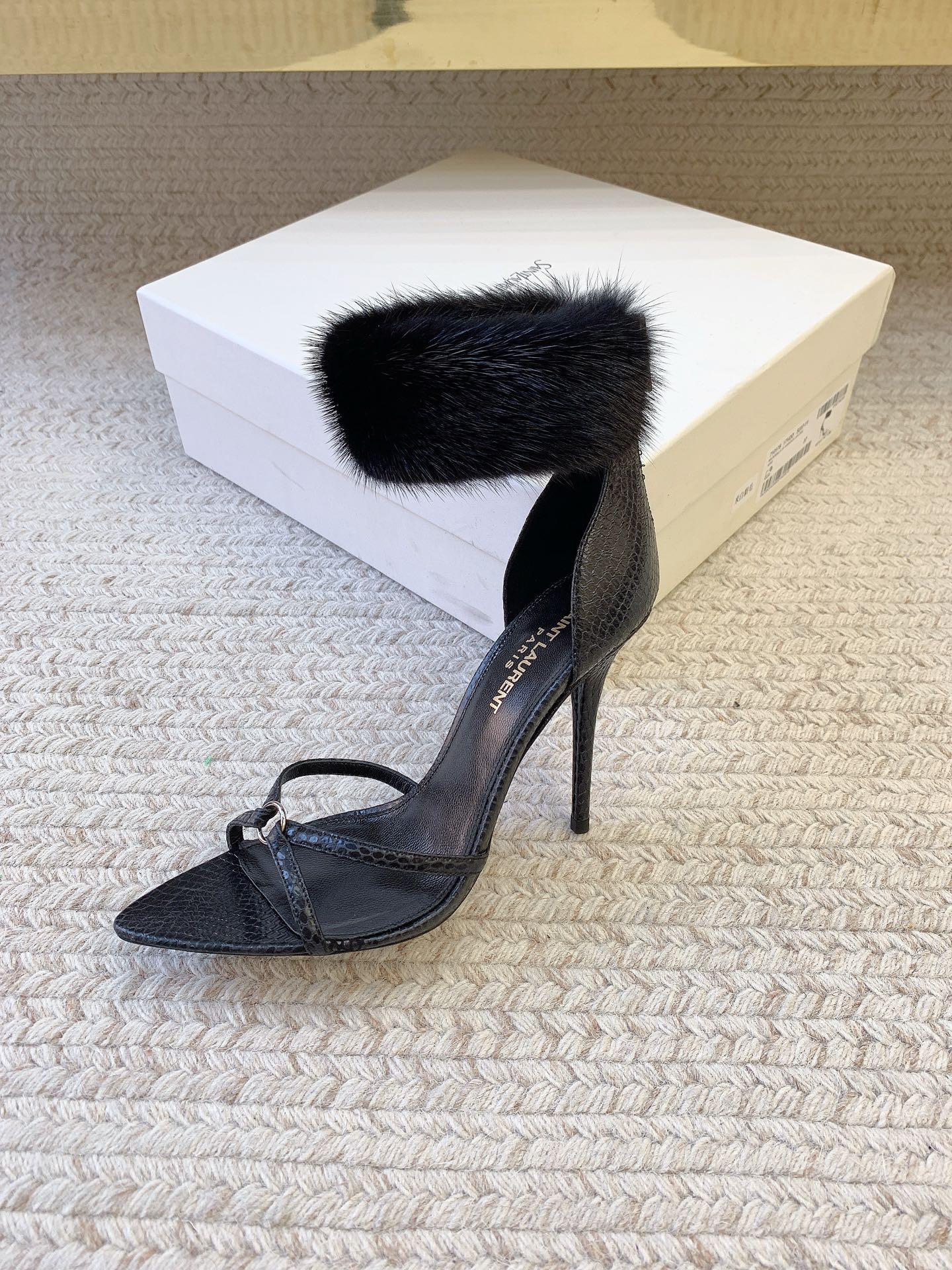 NO:927888,SAIN LAUREN* Autumn and winter limited edition | Plush high-heeled sandals] Who says you can’t wear sandals in autumn and winter?  YSL's pair of plush high-heeled sandals directly break the boundaries of seasons. The soft plush wraps around the ankle, making it as warm and comfortable as stepping on clouds. The stiletto design allows you to maintain an elegant posture in autumn and winter, and easily manage heavy wear such as coats and furs. The classic black and white color scheme is high-end and versatile. Wearing it, walking on the street will look like a moving pictorial, and the atmosphere will be directly filled!  ,high heels,saint laurent,saint laurent,sandals,high heels19860909SAIN LAUREN* 秋冬限定｜毛绒高跟凉鞋】 谁说秋冬不能穿凉鞋？YSL这双毛绒高跟凉鞋直接打破季节界限 柔软的毛绒包裹脚踝,像踩着云朵一样温暖又舒服.细高跟设计让你在秋冬也能保持优雅姿态,轻松驾驭大衣、皮草等厚重穿搭.经典的黑白配色,高级又百搭,穿上它,走在街上都是移动的画报,氛围感直接拉满！,高跟鞋,saint laurent,saint laurent,sandals,high heels,Women's Shoes
