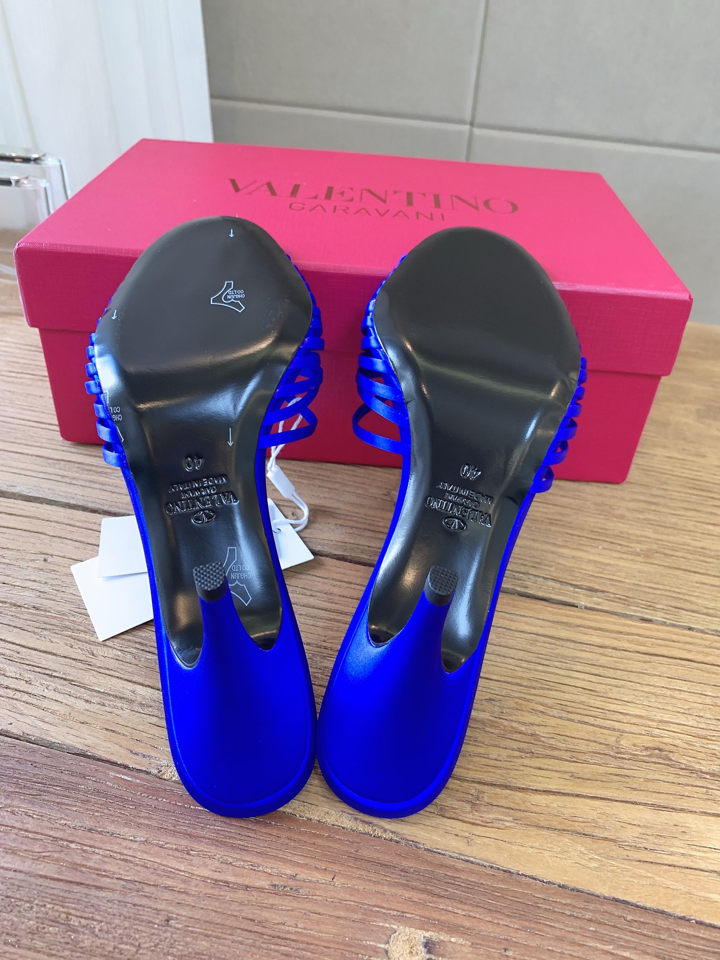 G289 VALENTINO华伦天奴经典凉鞋单鞋春夏VLOGO SIGNATURE鞋型线条流畅.版型超赞上脚舒适.增高. G289 VALENTINO华伦天奴经典凉鞋单鞋春夏VLOGO SIGNATURE鞋型线条流畅.版型超赞上脚舒适.增高.