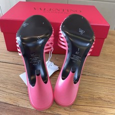 G289 VALENTINO华伦天奴经典凉鞋单鞋春夏VLOGO SIGNATURE鞋型线条流畅.版型超赞上脚舒适.增高. G289 VALENTINO华伦天奴经典凉鞋单鞋春夏VLOGO SIGNATURE鞋型线条流畅.版型超赞上脚舒适.增高.
