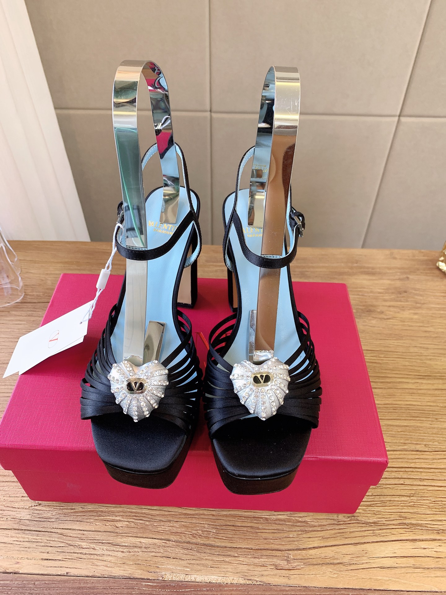 G289 VALENTINO华伦天奴经典凉鞋单鞋春夏VLOGO SIGNATURE鞋型线条流畅.版型超赞上脚舒适.增高.