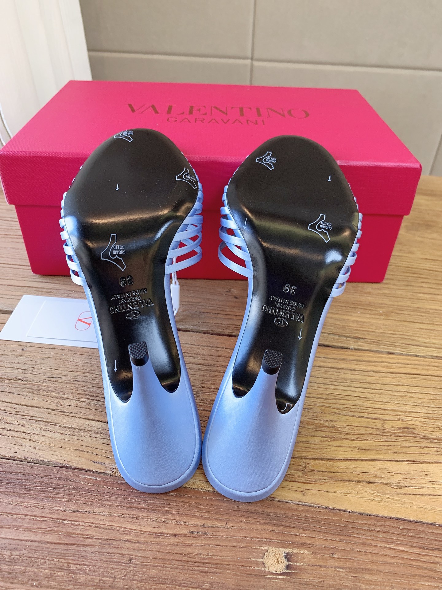 G289 VALENTINO华伦天奴经典凉鞋单鞋春夏VLOGO SIGNATURE鞋型线条流畅.版型超赞上脚舒适.增高. G289 VALENTINO华伦天奴经典凉鞋单鞋春夏VLOGO SIGNATURE鞋型线条流畅.版型超赞上脚舒适.增高.