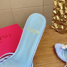 G289 VALENTINO华伦天奴经典凉鞋单鞋春夏VLOGO SIGNATURE鞋型线条流畅.版型超赞上脚舒适.增高. G289 VALENTINO华伦天奴经典凉鞋单鞋春夏VLOGO SIGNATURE鞋型线条流畅.版型超赞上脚舒适.增高.