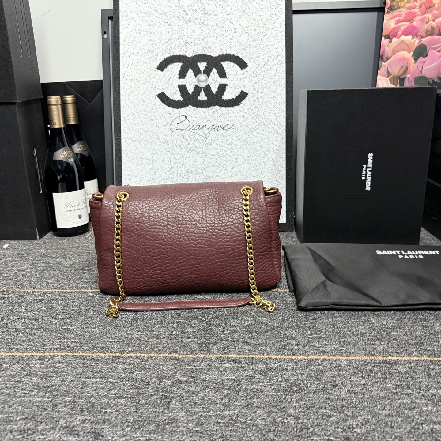 自带流量爆款🔥出货啦
圣罗兰Calypso
包包命名来自希腊神话中的海之女神【卡吕普索】
浓郁的法式风情