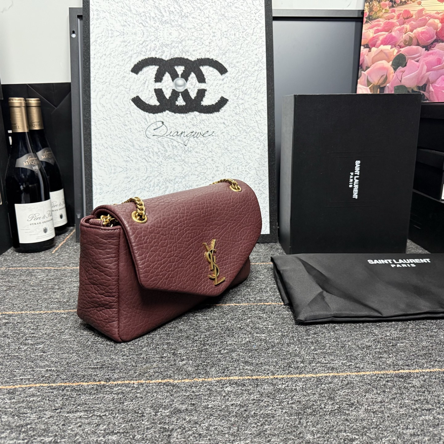 自带流量爆款🔥出货啦
圣罗兰Calypso
包包命名来自希腊神话中的海之女神【卡吕普索】
浓郁的法式风情