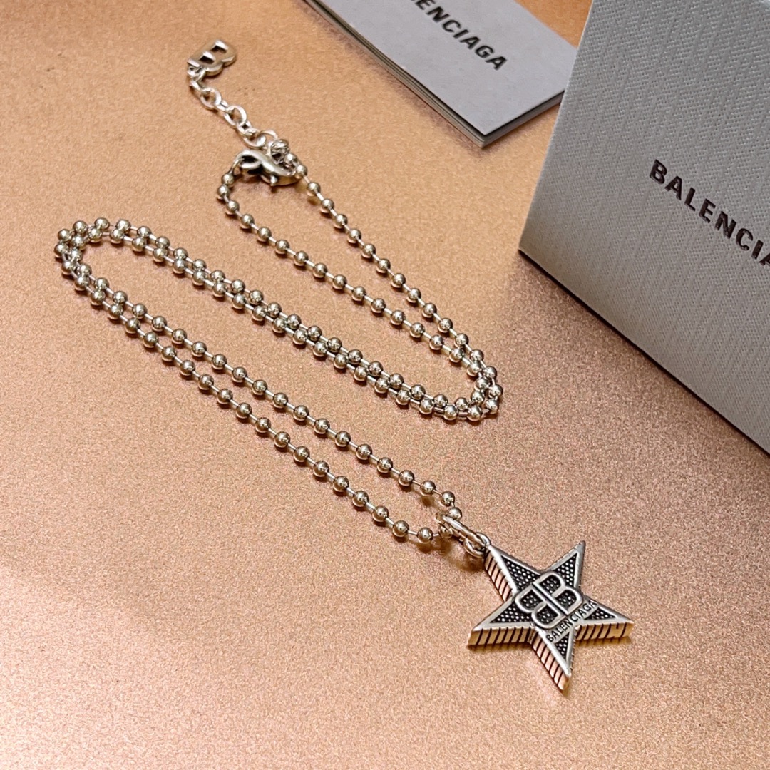 批100 原单货🔹🔹新品 巴黎世家项链 Balenciaga 新款项链🔹专柜一致 细节做工精细 每个细节流程到位 设计工艺精细 火爆款出货 设计独特 复古风格 巴黎世家项链
