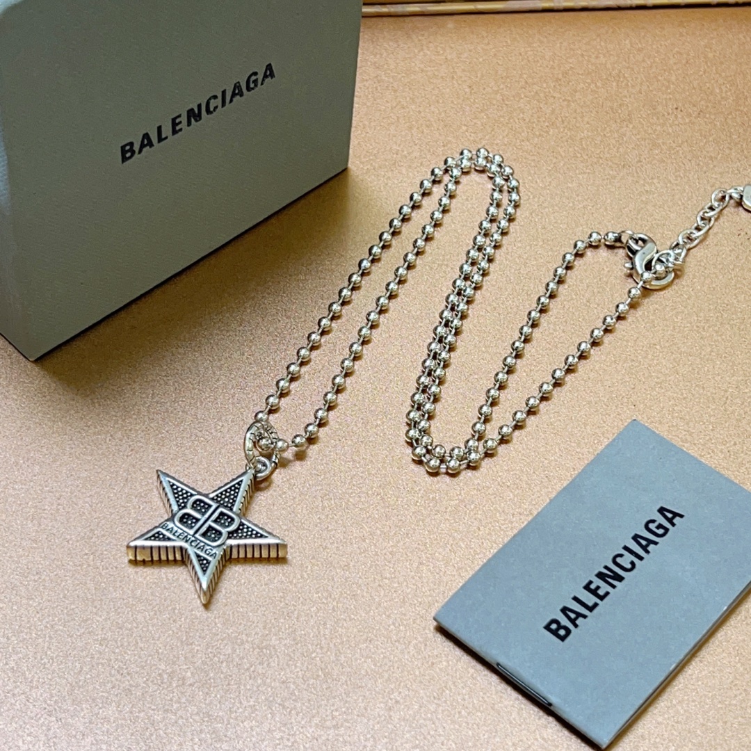 批100 原单货🔹🔹新品 巴黎世家项链 Balenciaga 新款项链🔹专柜一致 细节做工精细 每个细节流程到位 设计工艺精细 火爆款出货 设计独特 复古风格 巴黎世家项链