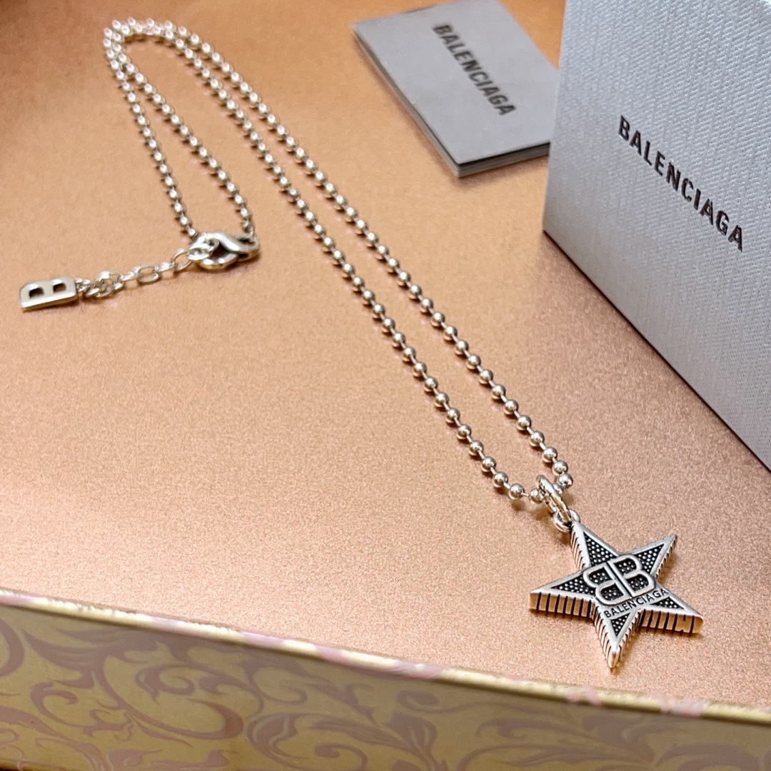 批100 原单货🔹🔹新品 巴黎世家项链 Balenciaga 新款项链🔹专柜一致 细节做工精细 每个细节流程到位 设计工艺精细 火爆款出货 设计独特 复古风格 巴黎世家项链