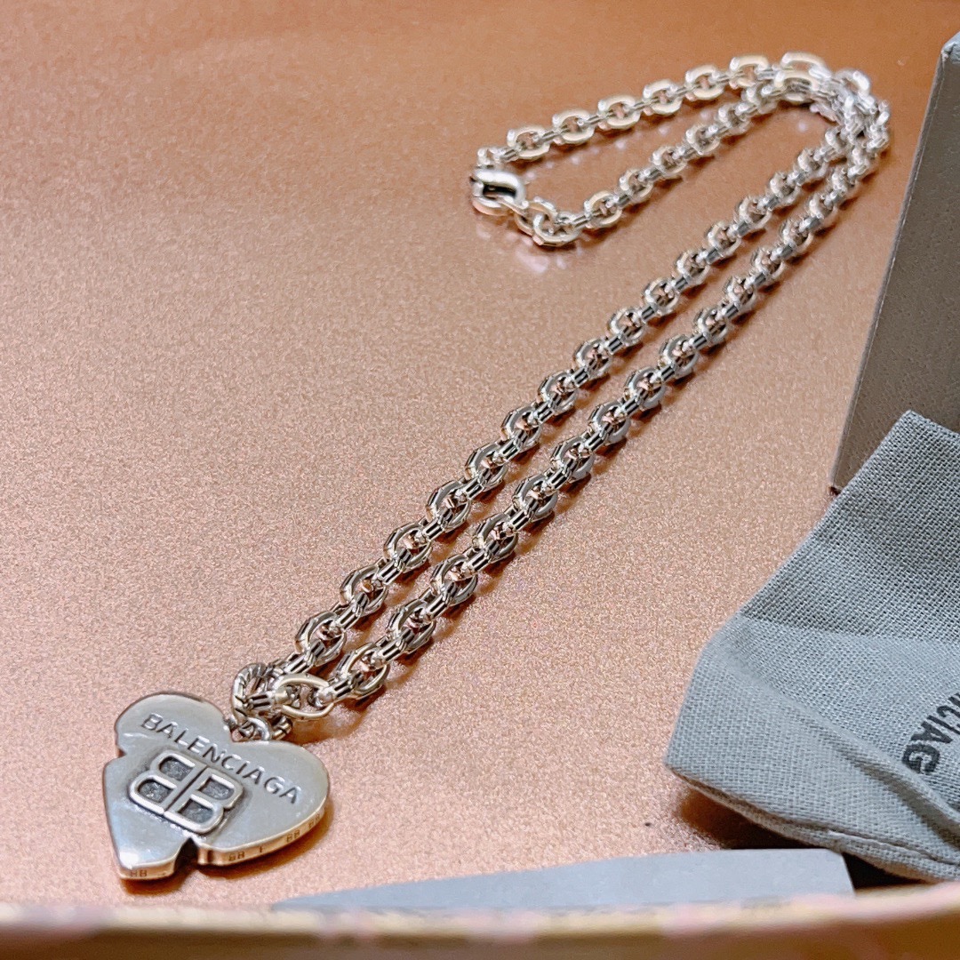 批140 原单货🔹🔹新品 巴黎世家项链 Balenciaga 新款项链🔹专柜一致 细节做工精细 每个细节流程到位 设计工艺精细 火爆款出货 设计独特 复古风格 巴黎世家项链
