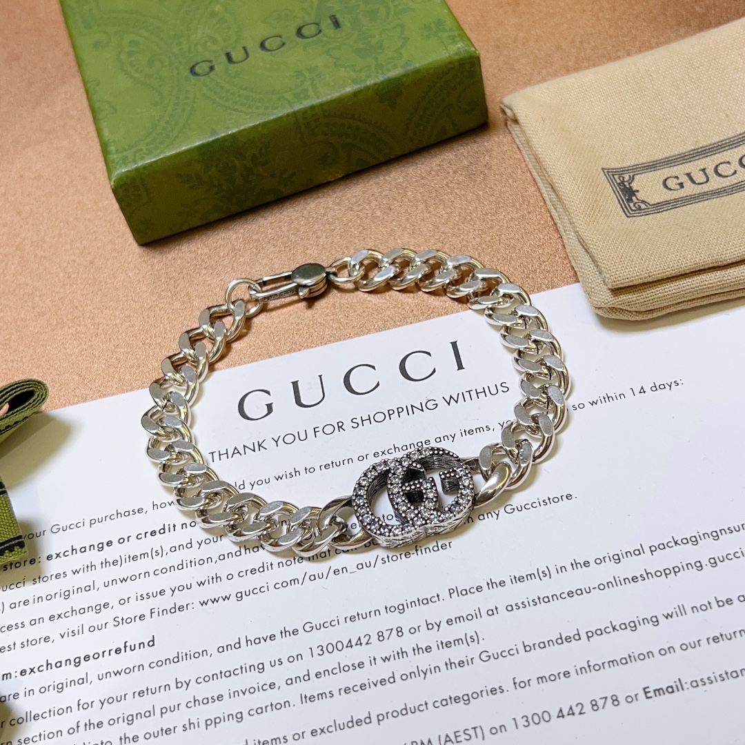 最新出炉Gucci古驰手链最新款的经典款精致无论款式质感都是绝对的顶尖feel只要看一眼就懂了原版log