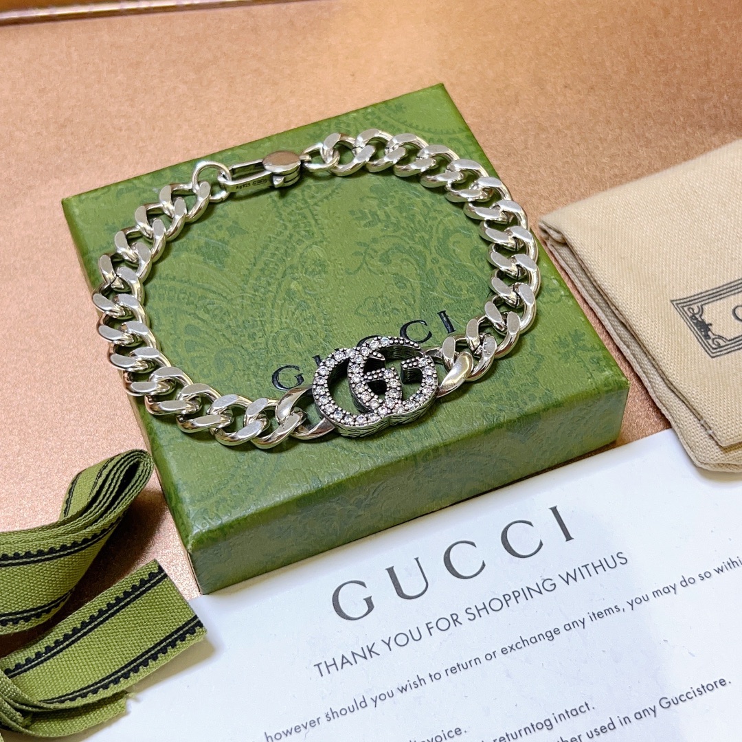 最新出炉Gucci古驰手链最新款的经典款精致无论款式质感都是绝对的顶尖feel只要看一眼就懂了原版log