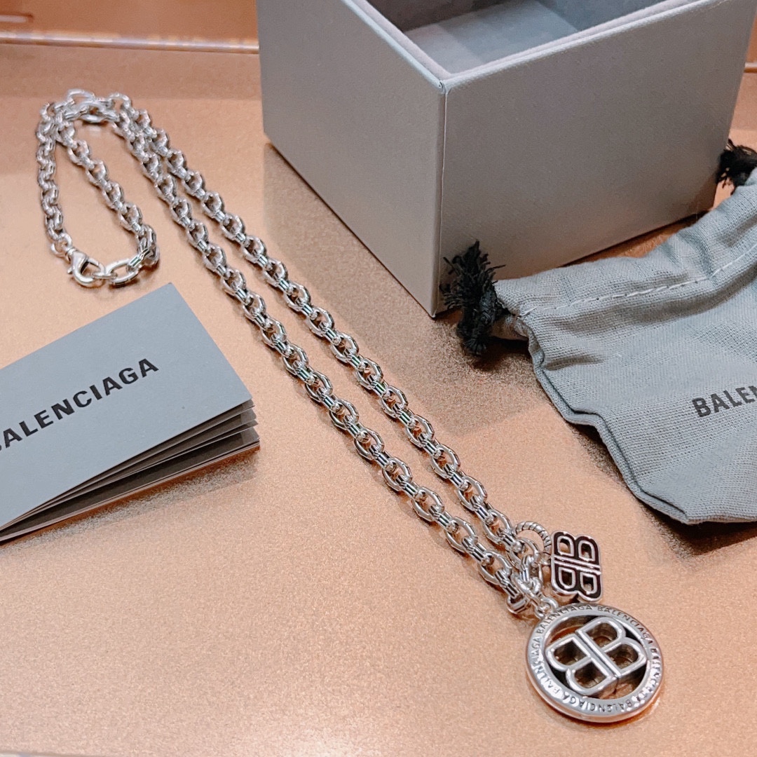 原单货新品巴黎世家项链Balenciaga新款项链专柜一致细节做工精细每个细节流程到位设计工艺精细火爆款