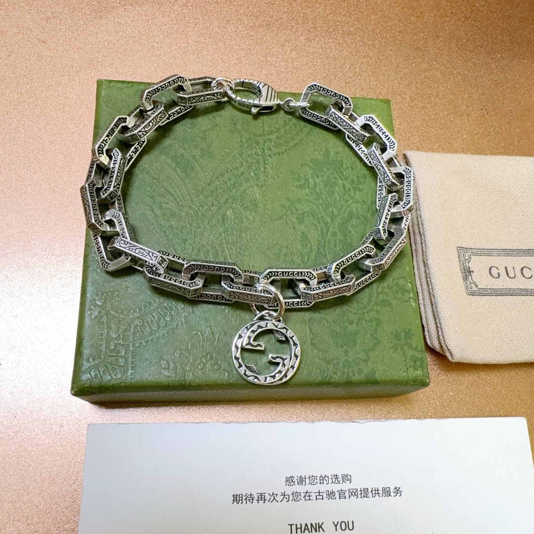 古驰推荐款2024最新出炉Gucci古驰手链最新款的经典款精致无论款式质感都是绝对的顶尖feel只要看一