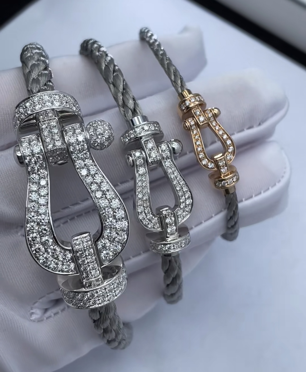 Fred’s bracelet is customised - 图片 1