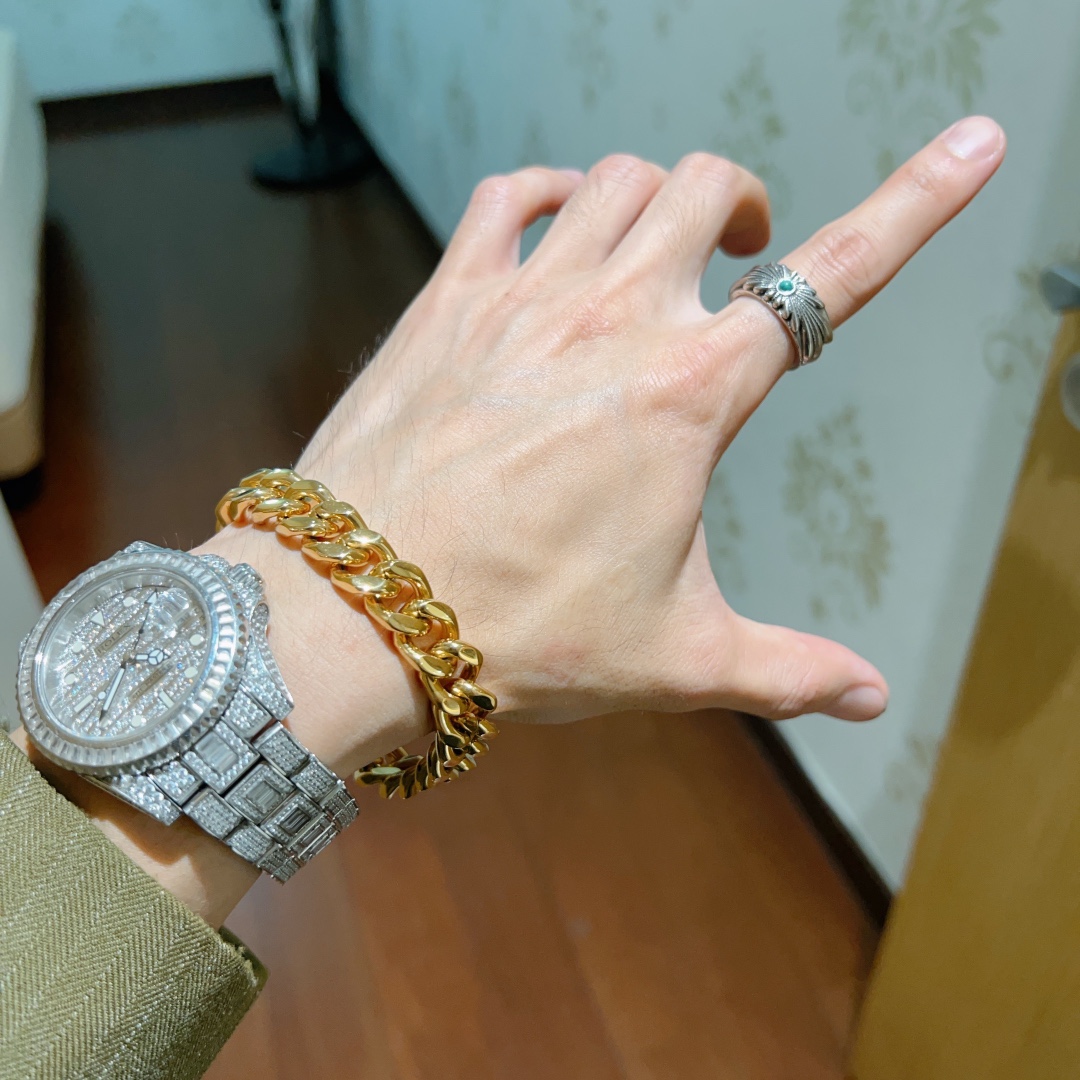 2024最新出炉土豪版手链 独家高品质🌼 Gucci古驰手链最新款的经典款 精致无论款式 质感 都是绝对的顶尖feel 只要看一眼就懂了 超 5
