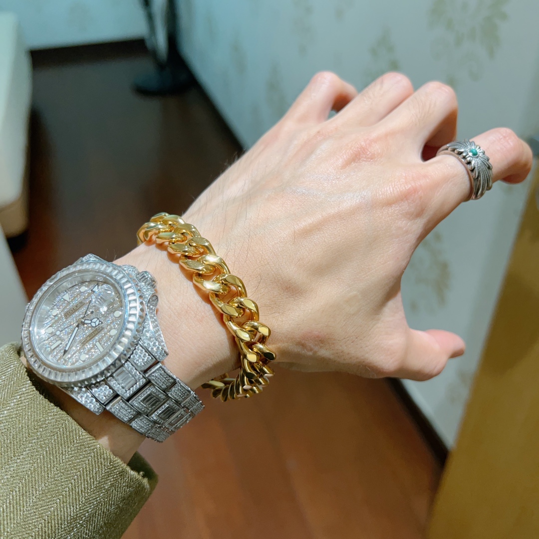 2024最新出炉土豪版手链 独家高品质🌼 Gucci古驰手链最新款的经典款 精致无论款式 质感 都是绝对的顶尖feel 只要看一眼就懂了 超 8