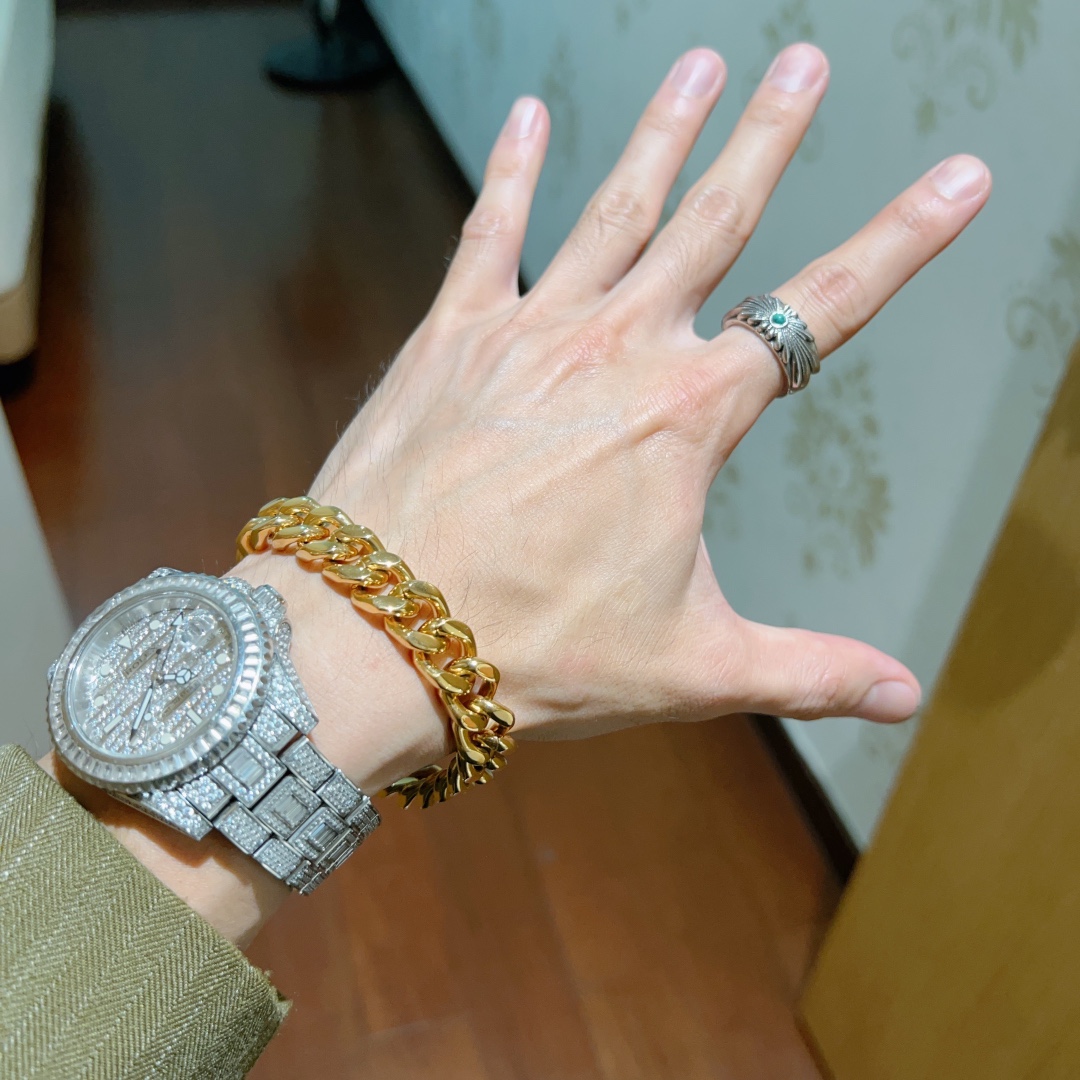 2024最新出炉土豪版手链 独家高品质🌼 Gucci古驰手链最新款的经典款 精致无论款式 质感 都是绝对的顶尖feel 只要看一眼就懂了 超 3