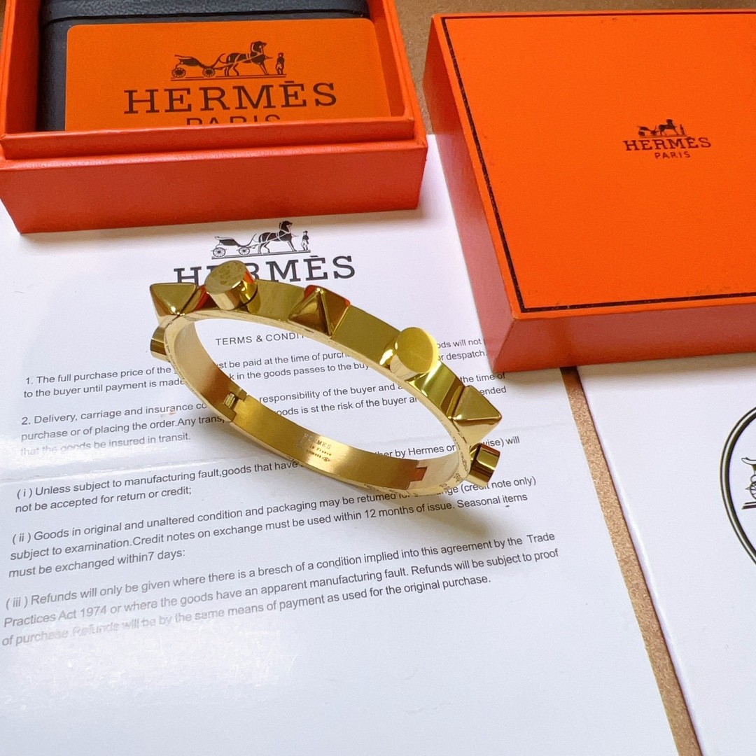 Hermès item