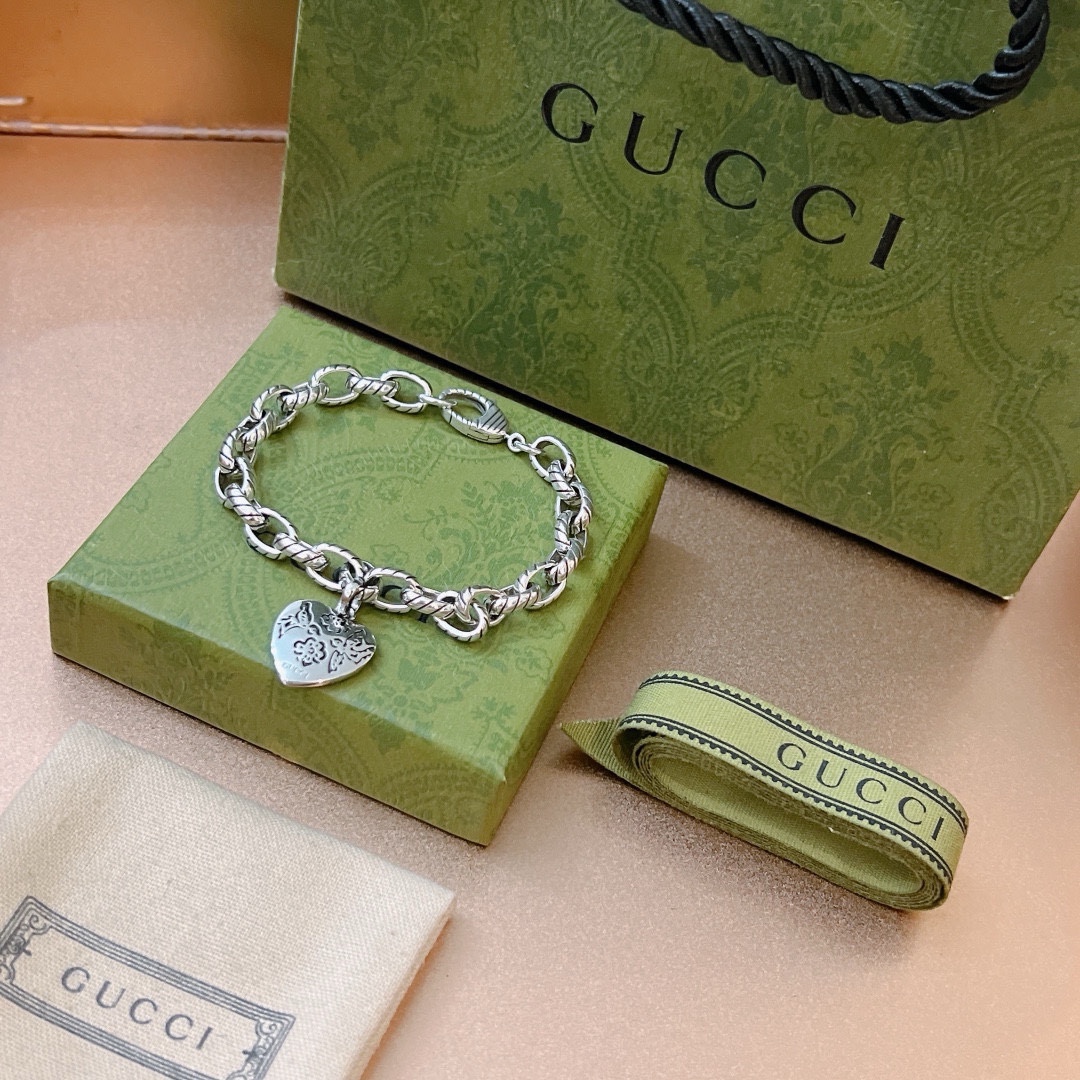 最新出炉🌼 Gucci古驰手链最新款的经典款 精致无论款式 质感 都是绝对的顶尖feel 只要看一眼就懂了 logo 超 nice 7