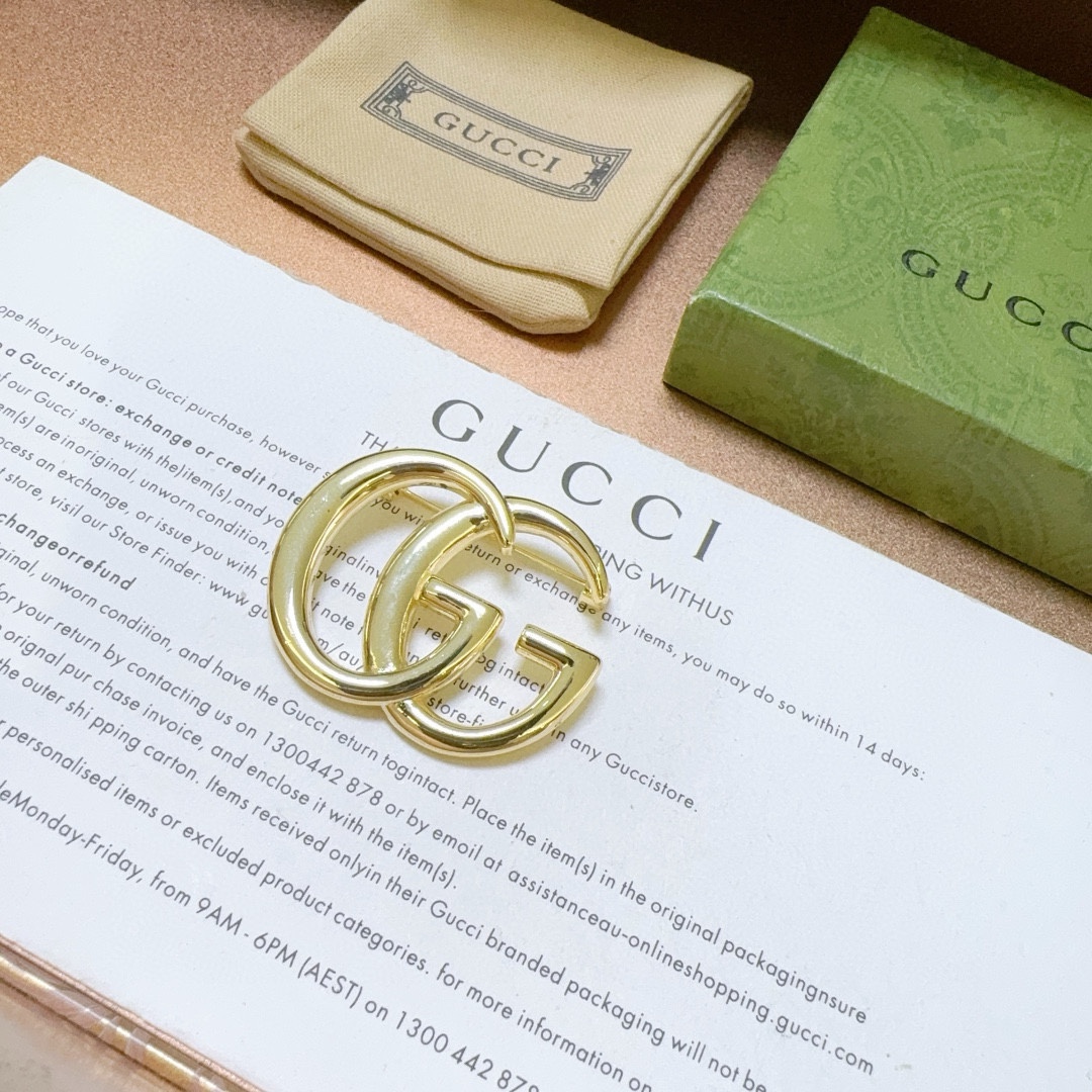 2024最新出炉🌼 Gucci古驰胸针最新款的经典款 精致无论款式 质感 都是绝对的顶尖feel 只要看一眼就懂了 超 nice 3